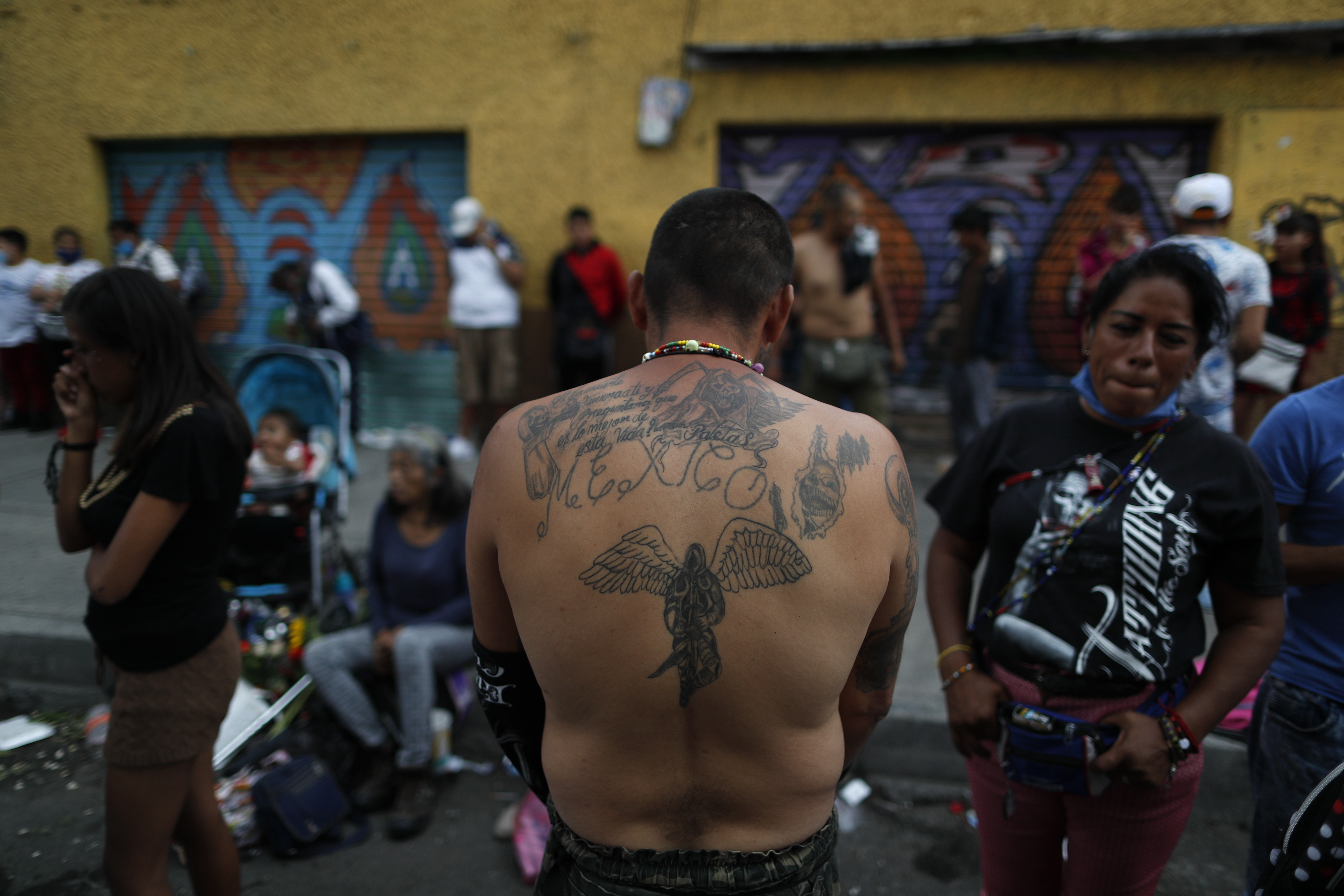 Sin temor al COVID-19, cientos de devotos de la Santa Muerte se reunieron  para celebrarla en Tepito - Infobae