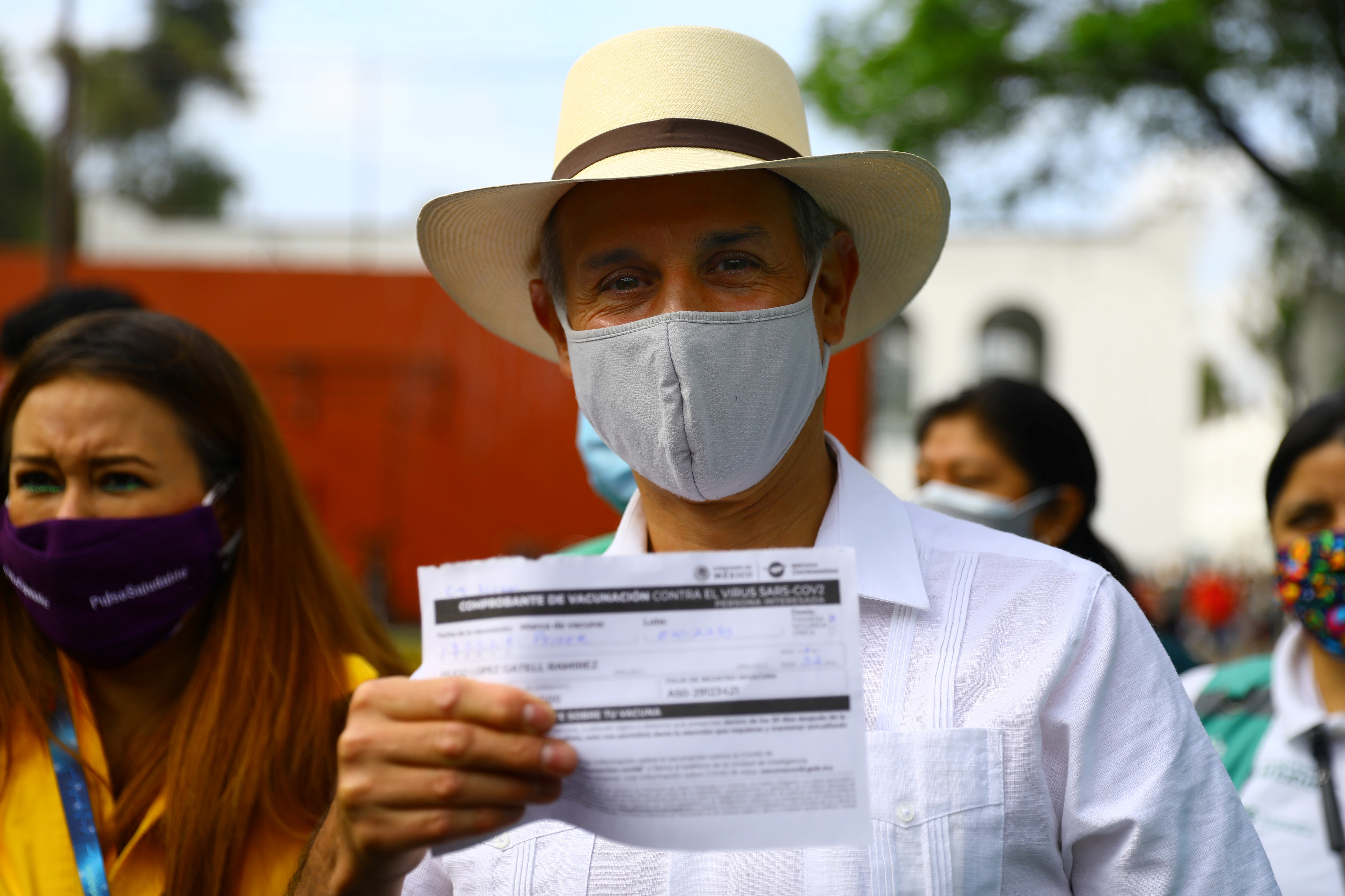López-Gatell agradeció al personal de salud por la calidad de atención que le brindaron en la vacunación (Foto: Reuters/Edgard Garrido)