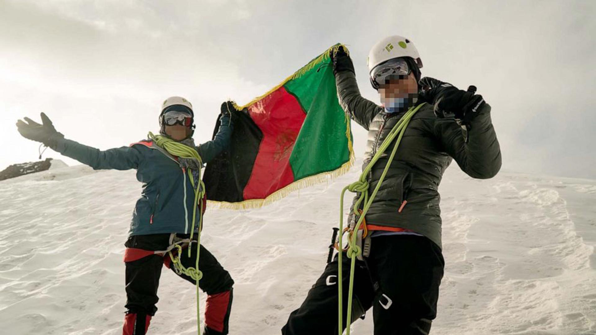 Afiliadas a Ascend, practicando deportes de alpinismo