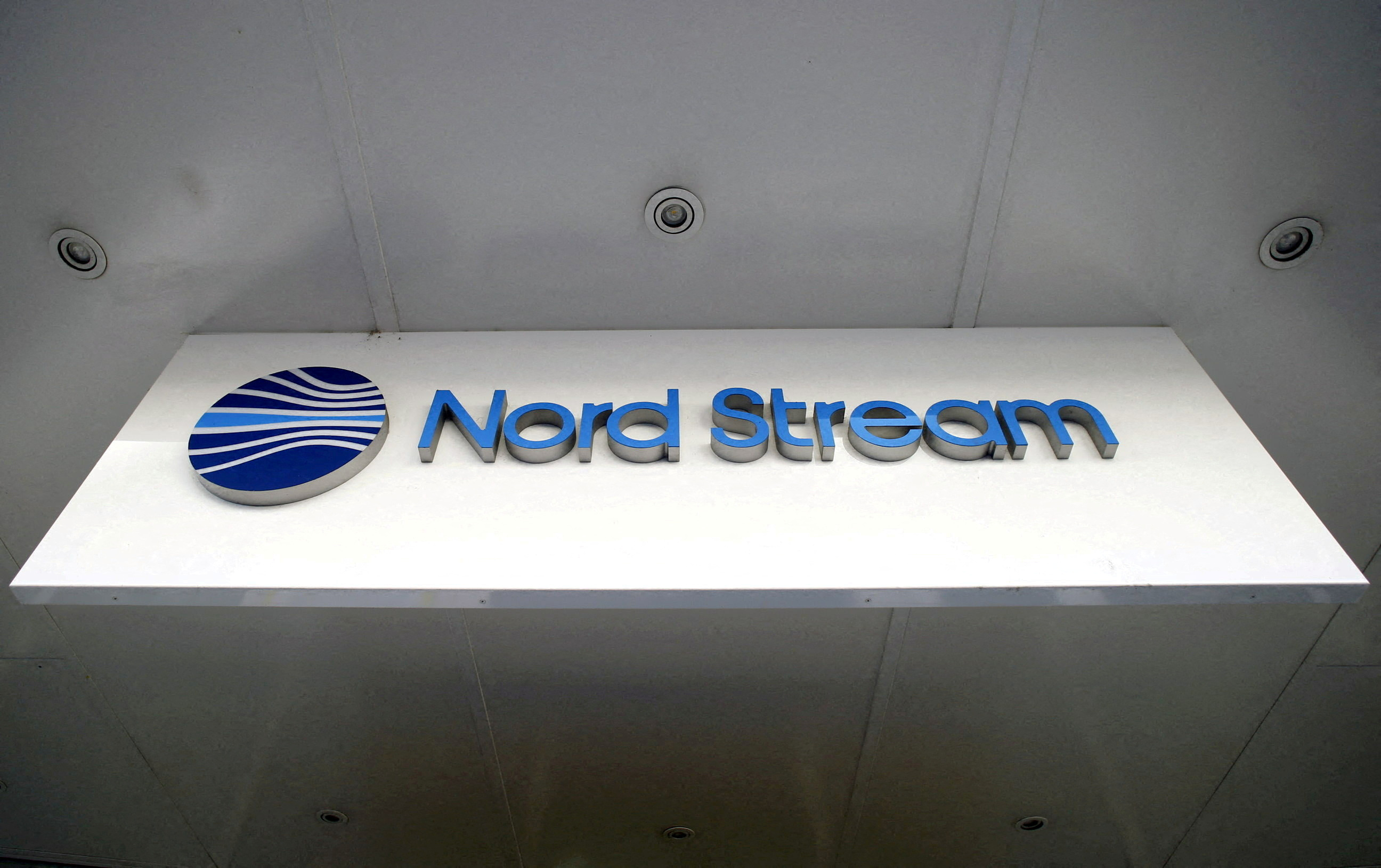 El logotipo de Nord Stream se ve en la sede de Nord Stream AG en Zug, Suiza 1 de marzo de 2022. REUTERS/Arnd Wiegmann/Archivo
