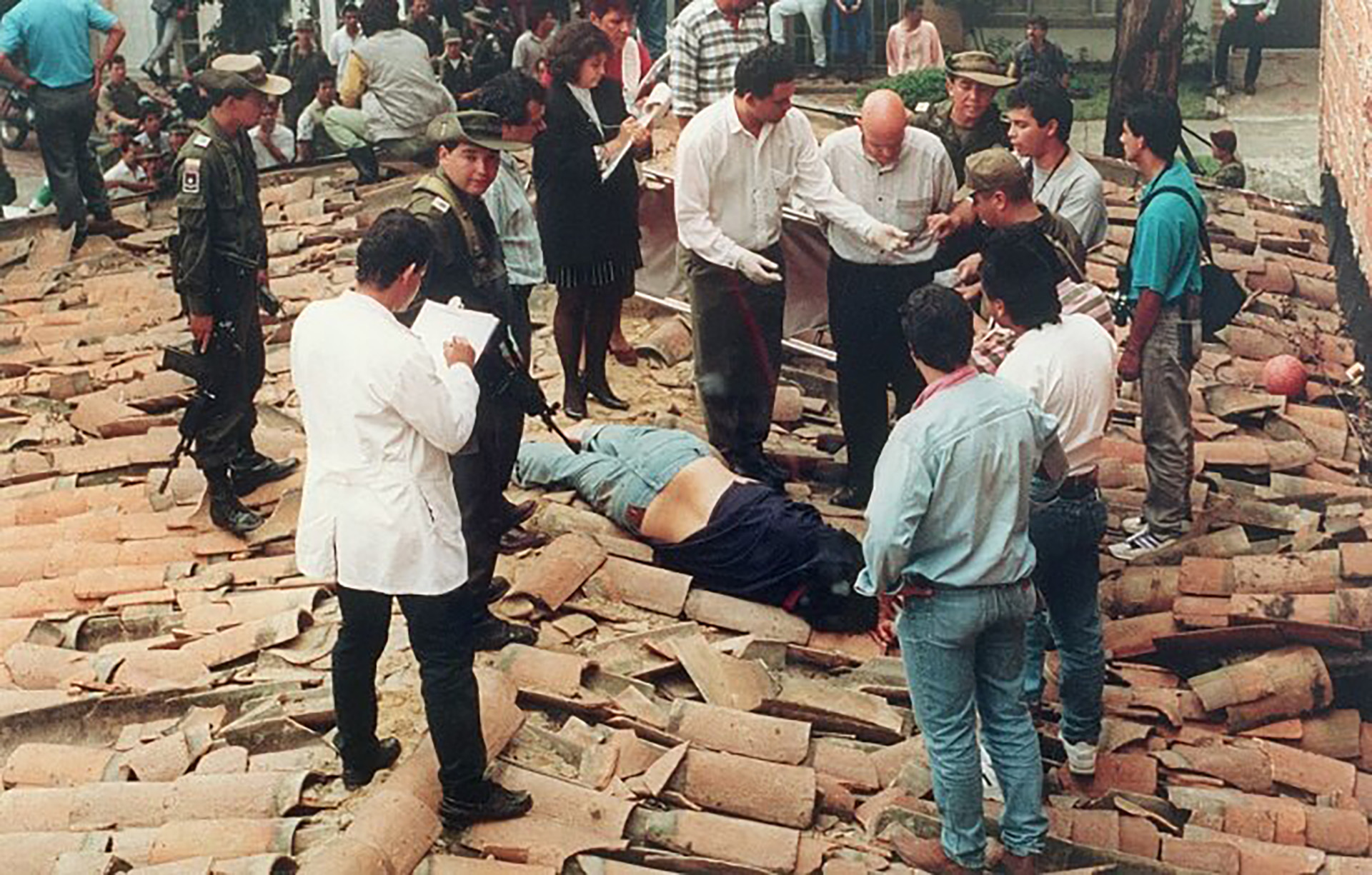 El cuerpo de Pablo Escobar cuando cayó mientras era perseguido por el Bloque de Búsqueda e 2 de diciembre de 1993