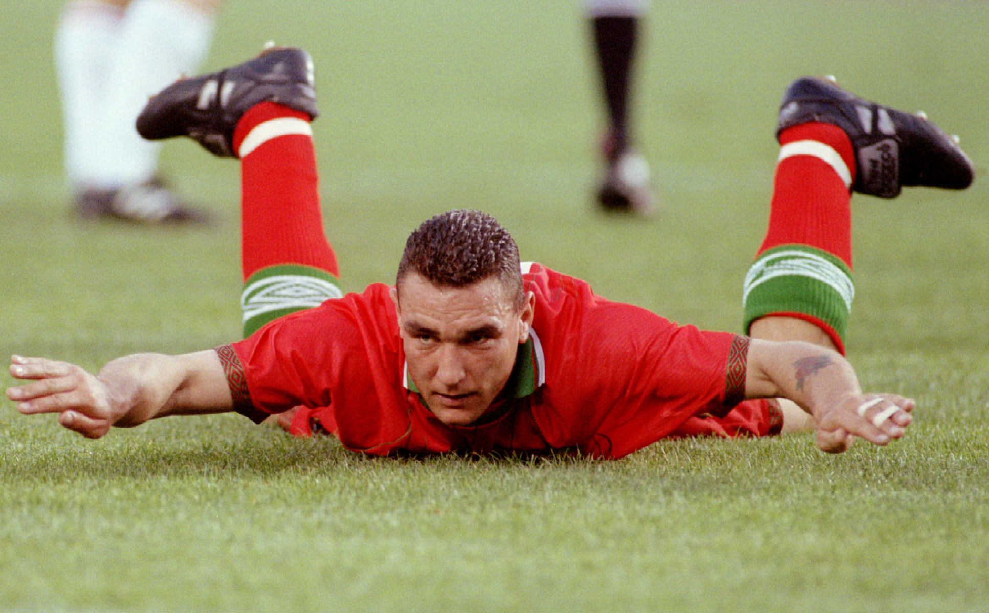 Lo apodaban “psicópata”, fue uno de los futbolistas más ásperos de Europa y se transformó en un épico matón a sueldo del cine