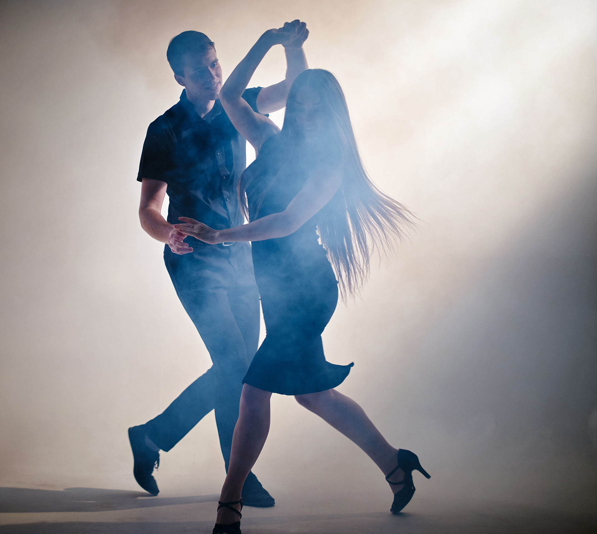 Recordar la figura, aprender cosas nuevas y trabajar la coordinación, nos enfoca en esa actividad de manera exclusiva por lo tanto se vive una situación de presente reconfortante al bailar salsa

(Getty Images)