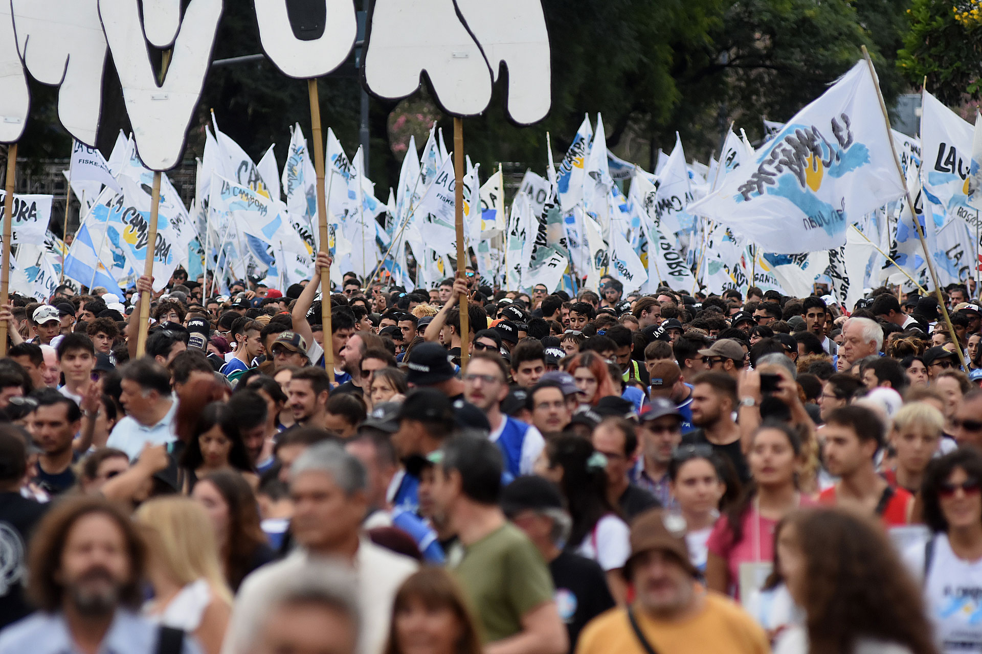 El kirchnerismo reunió miles de personas en la marcha del 24 de marzo y redobla la presión sobre Alberto Fernández  