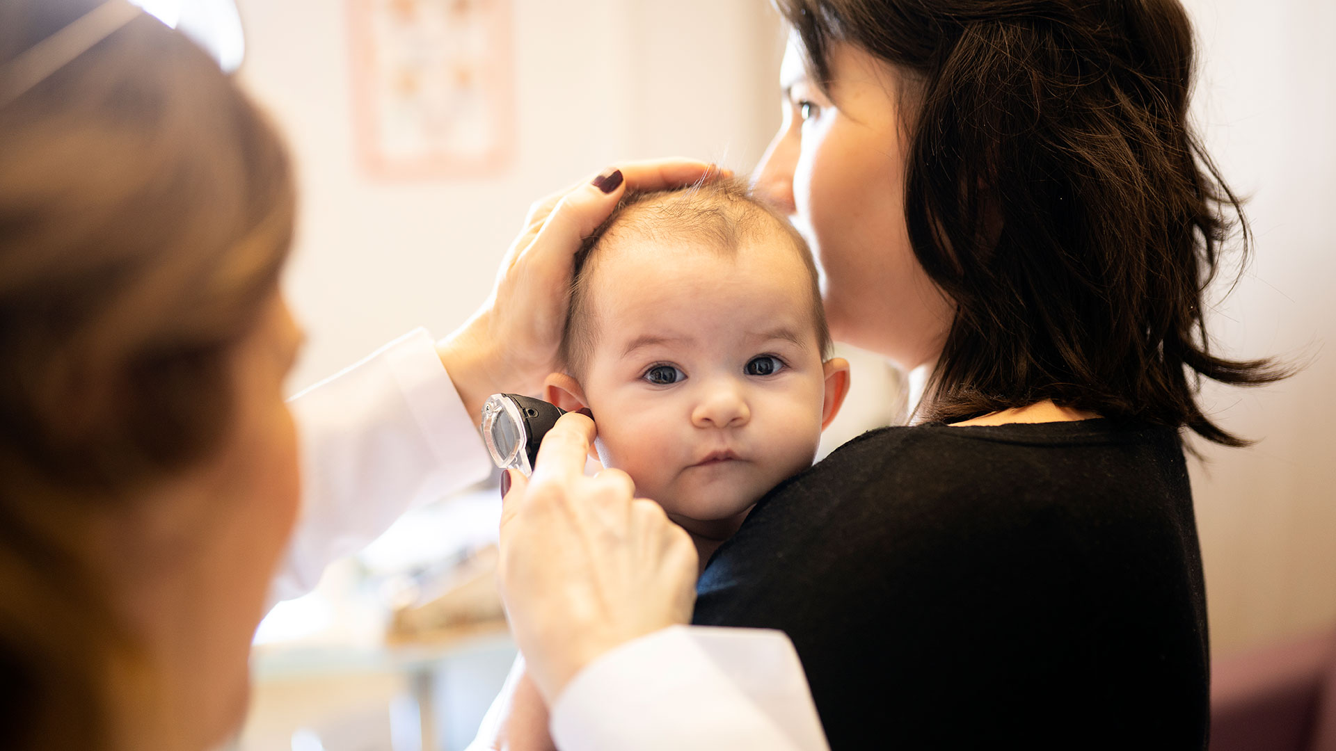 En el año 2010, el Ministerio de Salud argentino estableció el tamizaje auditivo a todo recién nacido antes del primer mes de vida /