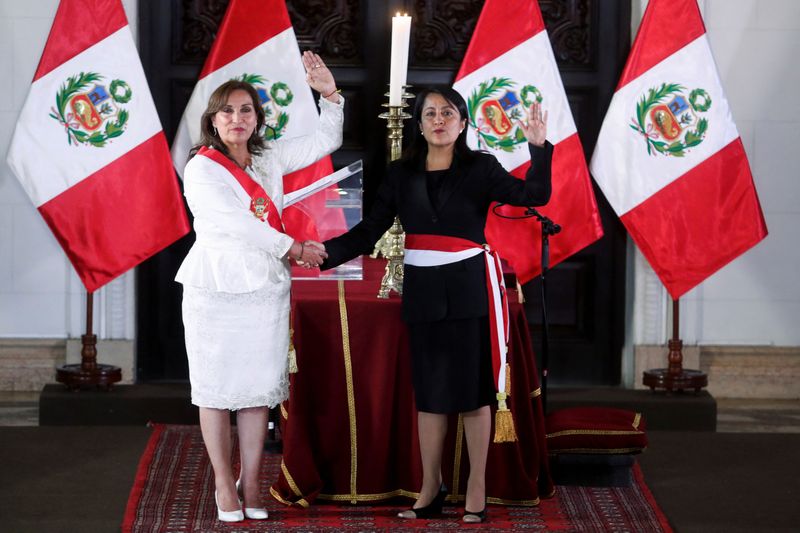 La presidenta de Perú, Dina Boluarte, quien asumió el cargo después de que su predecesor Pedro Castillo fuera destituido. (REUTERS/Sebastian Castaneda)