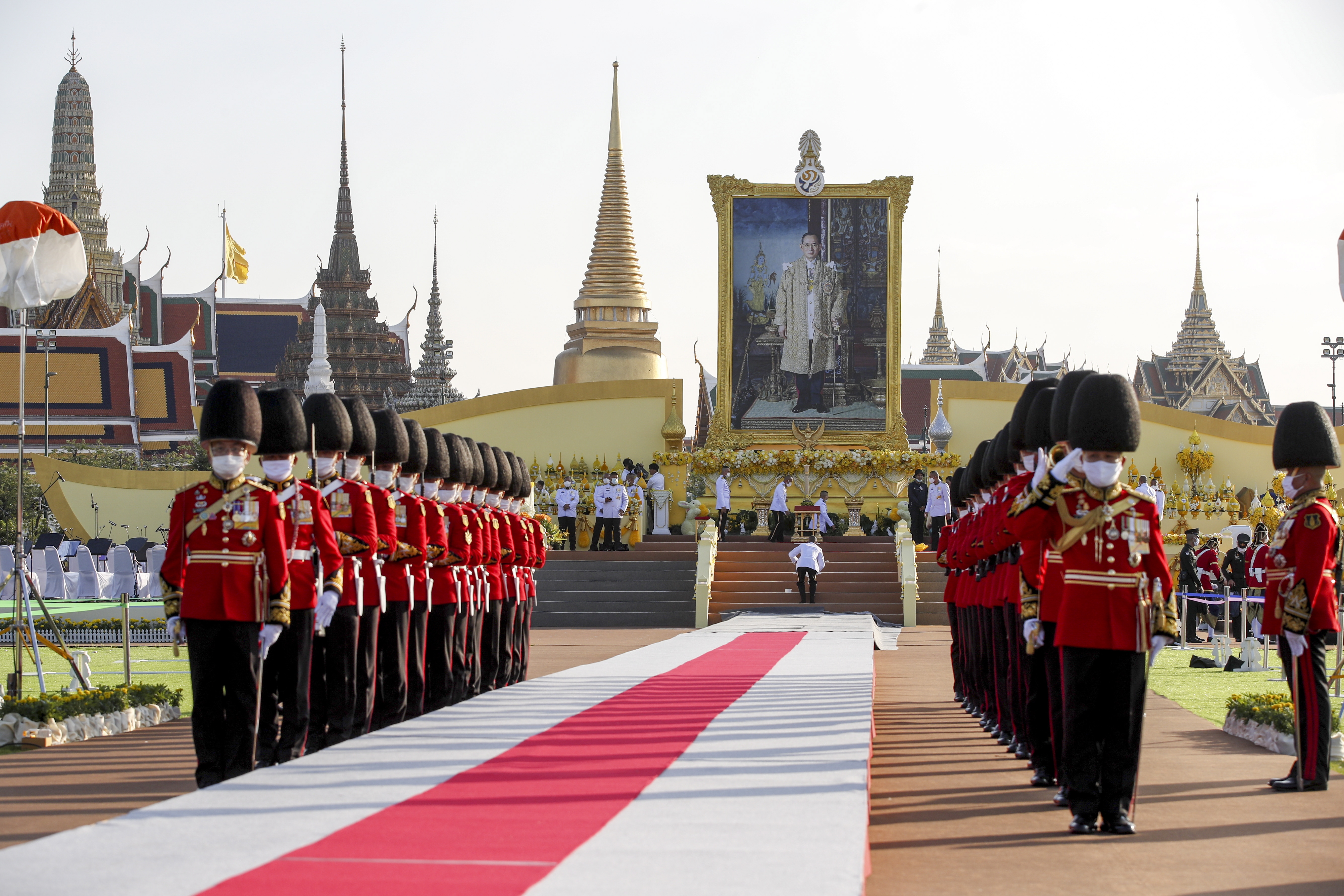 Del duelo a la protesta, un lustro de la muerte del rey Bhumibol de  Tailandia - Infobae