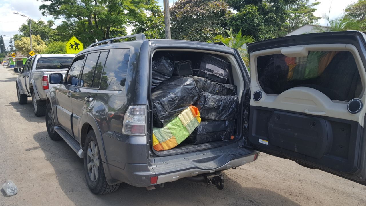 Policía retiene dos camionetas, que al parecer pertenecen a la UNP y llevaban casi media tonelada de marihuana. Imagen de referencia, Colprensa.