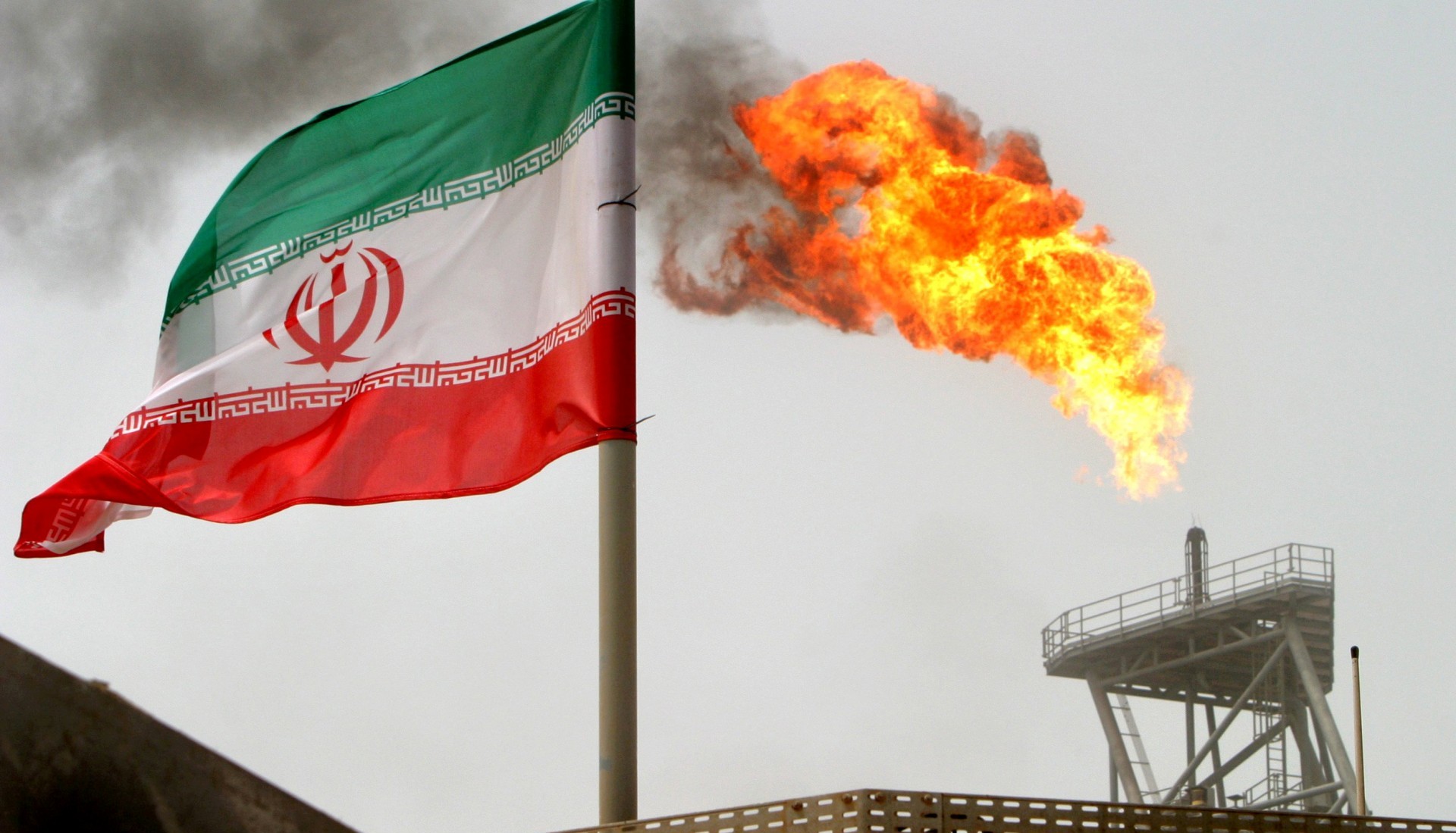 Ir&aacute;n est&aacute; al borde del colapso petrolero: el r&eacute;gimen se queda sin espacio para almacenar crudo y enfrenta un inminente recorte