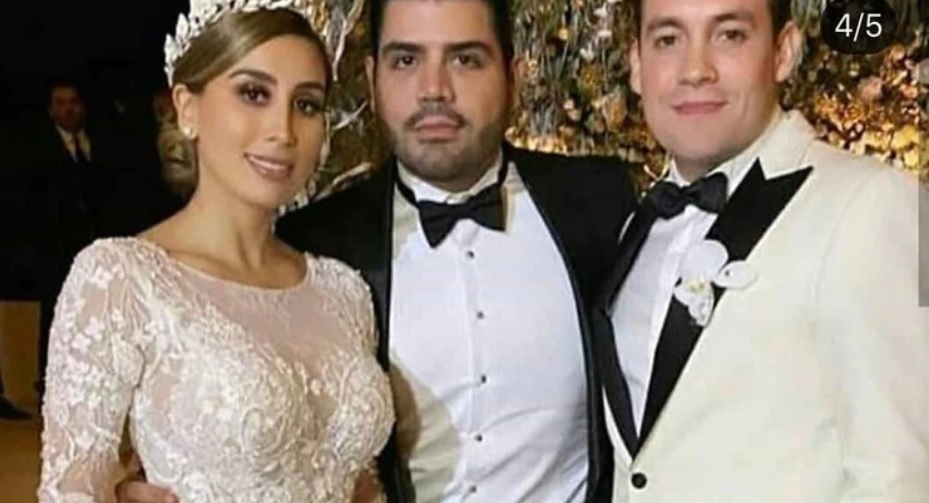 Una fotografía de Alejandrina Guzmán , su esposo Édgar Cázares y un invitado ala boda de la hija del Chapo Guzmán (Foto: Archivo/Twitter /@just_some_d00d)