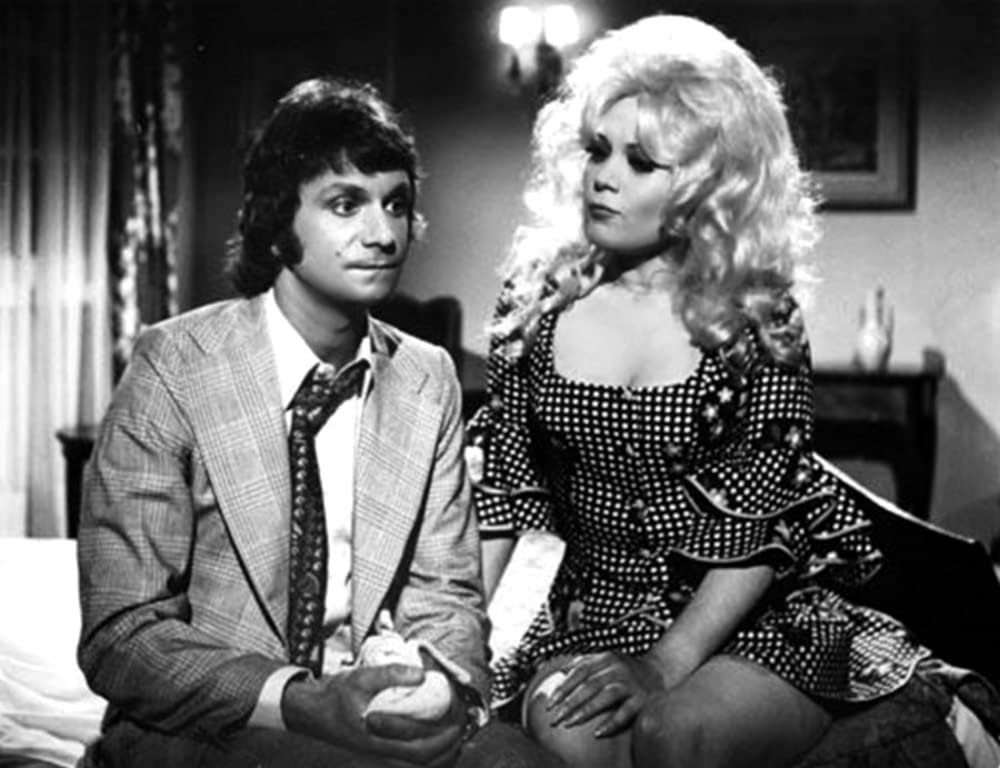 La comedia Crimen en el hotel alojamiento se estrenó en 1974. En la foto, Ricardo Morán y la vedette Mimi Pons