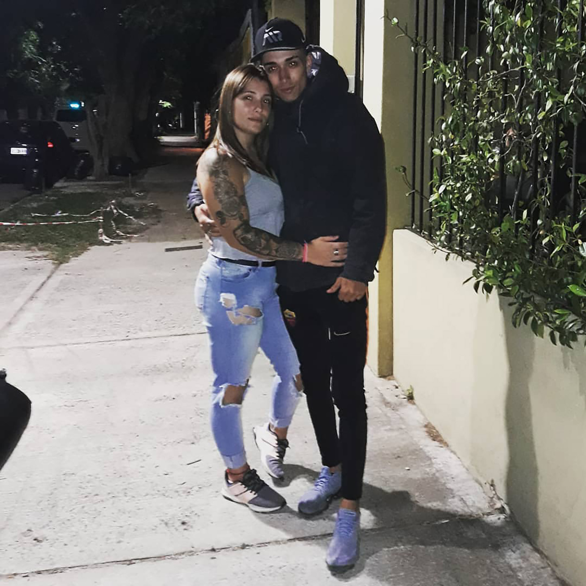 Junto a su novia Micaela, con quien comparte sus días (Foto: @problemamio.22)