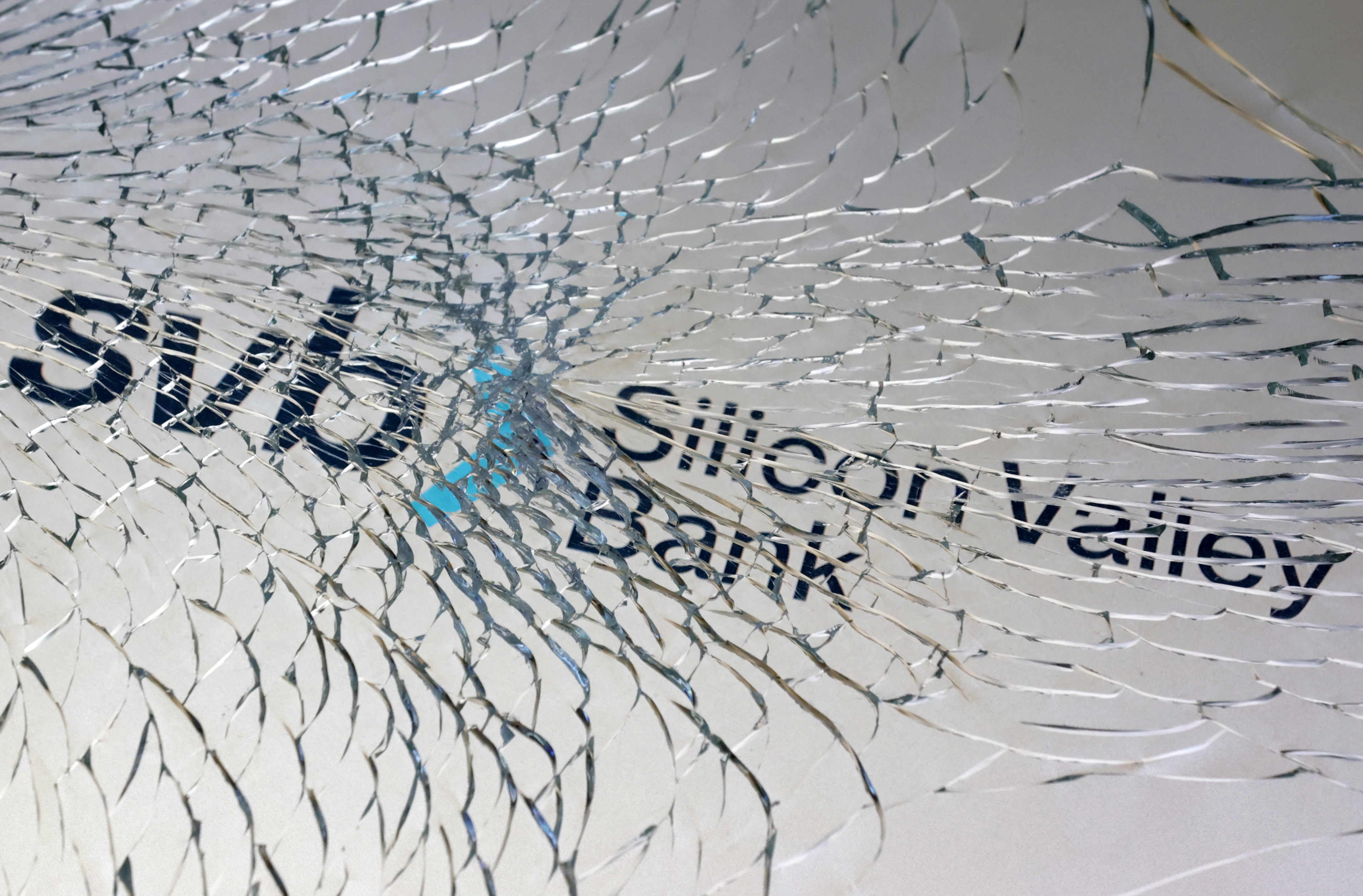 Silicon Valley Bank está en el ojo de una tormenta que amenaza con arrastrar a las cotizaciones de otros bancos