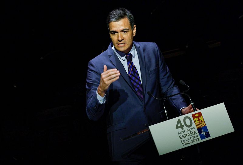 El presidente del Gobierno español, Pedro Sánchez, durante una ceremonia para conmemorar la adhesión en 1982 de España a la OTAN en el Teatro Real de Madrid, España, 30 de mayo de 2022. REUTERS/Susana Vera