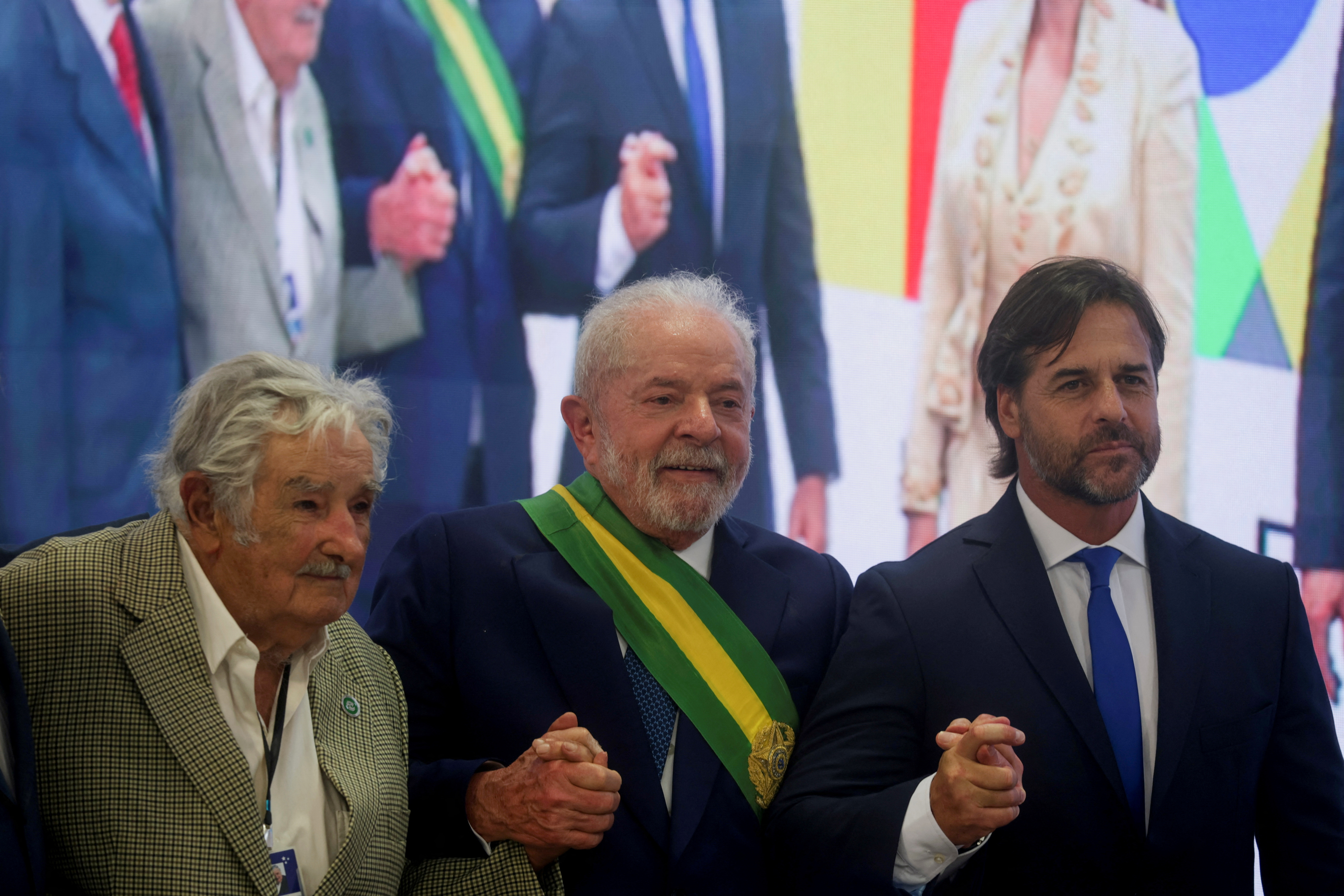 Luis Lacalle Pou junto a Lula y Mujica en la asunción del brasileño )(REUTERS/Ricardo Moraes)