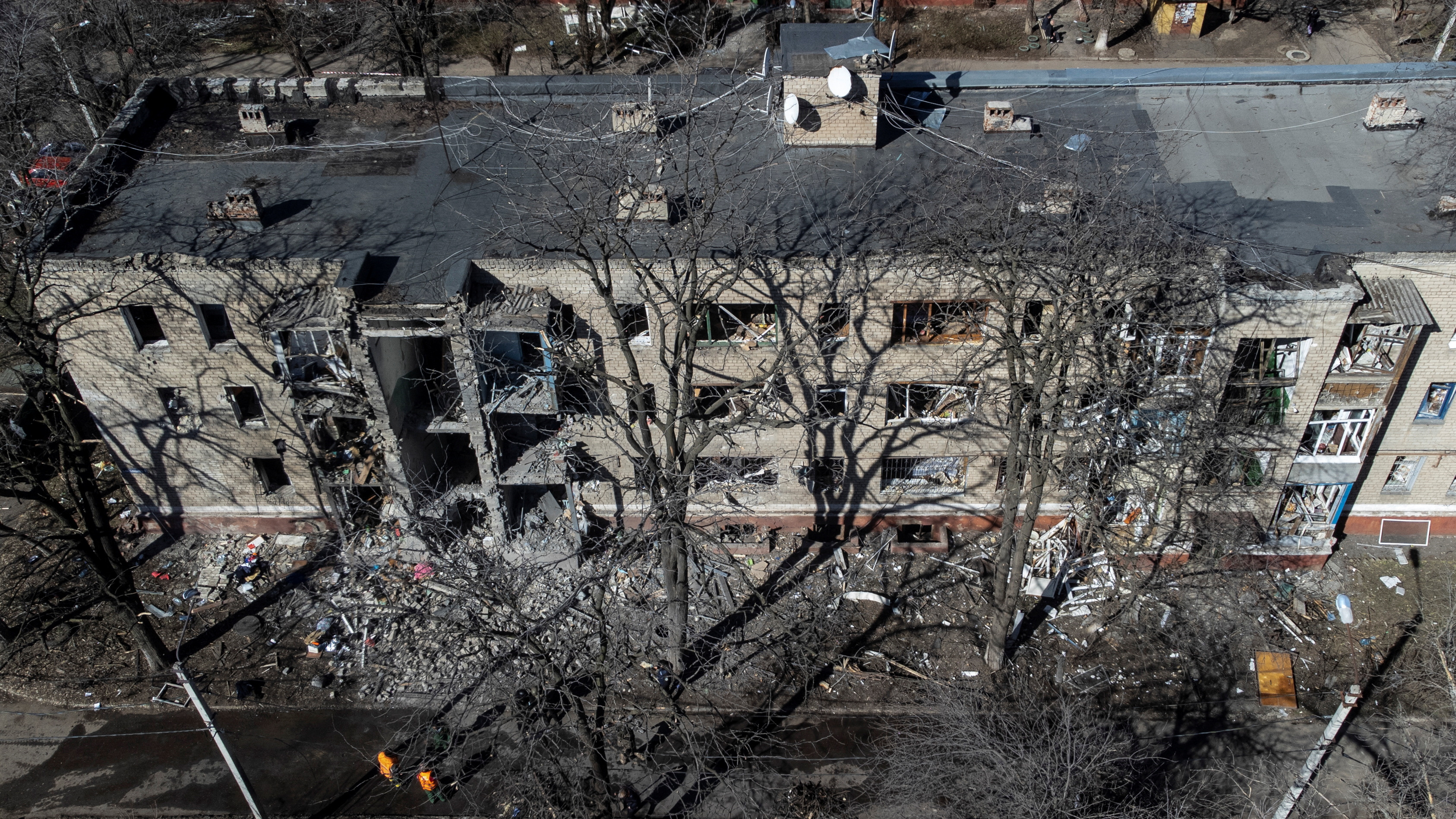 La ofensiva con misiles causó daños en seis edificios de gran altura de la ciudad (REUTERS/Yan Dorbronosov)