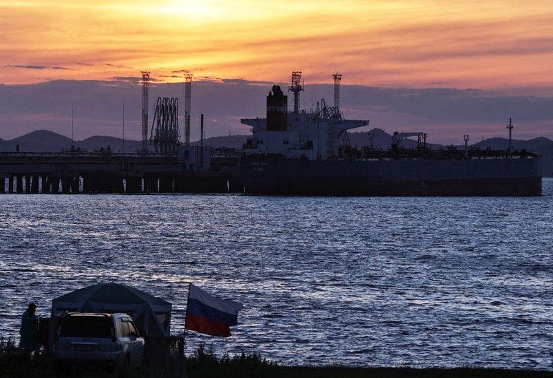 FOTO DE ARCHIVO: Una vista muestra el petrolero Chao Xing en la terminal de crudo Kozmino en la orilla de la bahía de Najodka, cerca de la ciudad portuaria de Najodka, Rusia. 12 de agosto, 2022. REUTERS/Tatiana Meel/Archivo