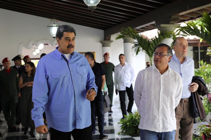 Guaidó mencionó la cercanía entre Nicolás Maduro y Gustavo Petro (Marcelo García/Palacio de Miraflores/Folleto vía REUTERS)