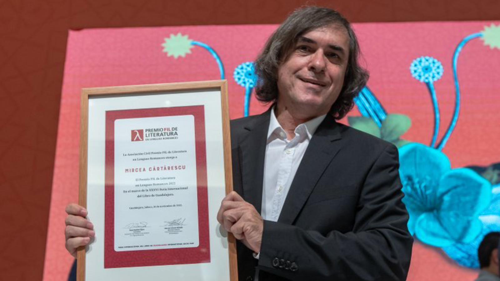 Mircea Cărtărescu fue galardonado en la FIL Guadalajara 2022: “La poesía es otro nombre para la libertad”