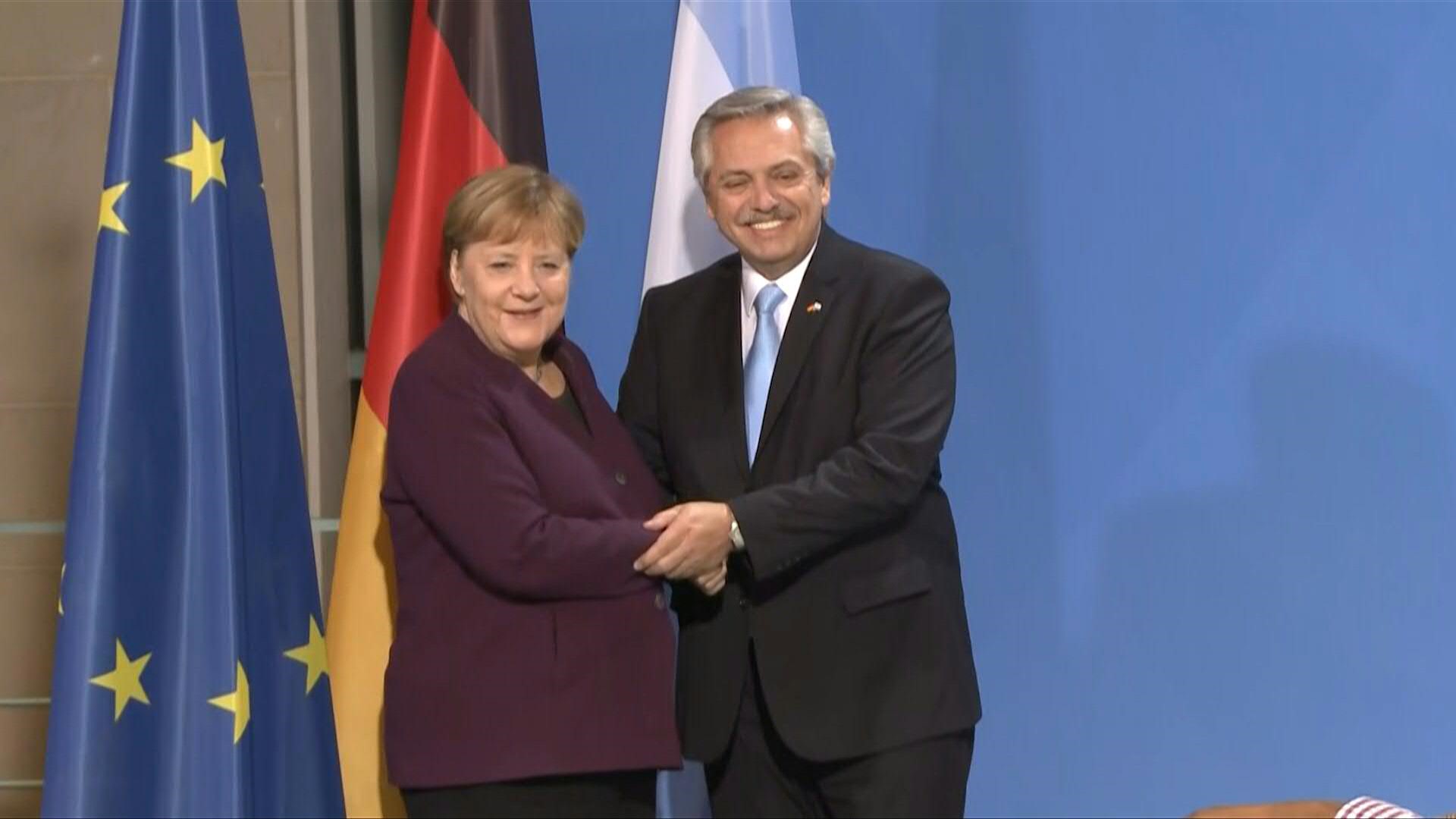 Alberto Fernández y Angela Merkel durante su encuentro en febrero de 2020