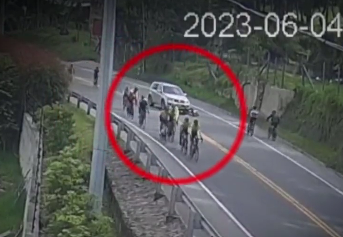 Impactante video: ciclista que fue arrollado por un conductor en vías de Sopó sobrevivió de milagro