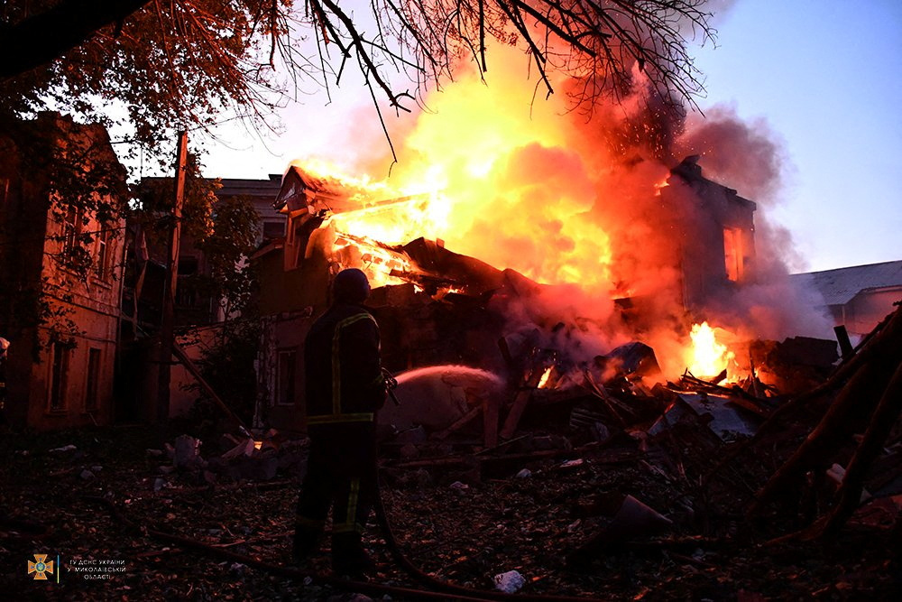 Los ataques rusos contra objetivos civiles en el centro y sur de Ucrania continúan (State Emergency Service of Ukraine/Handout via REUTERS)