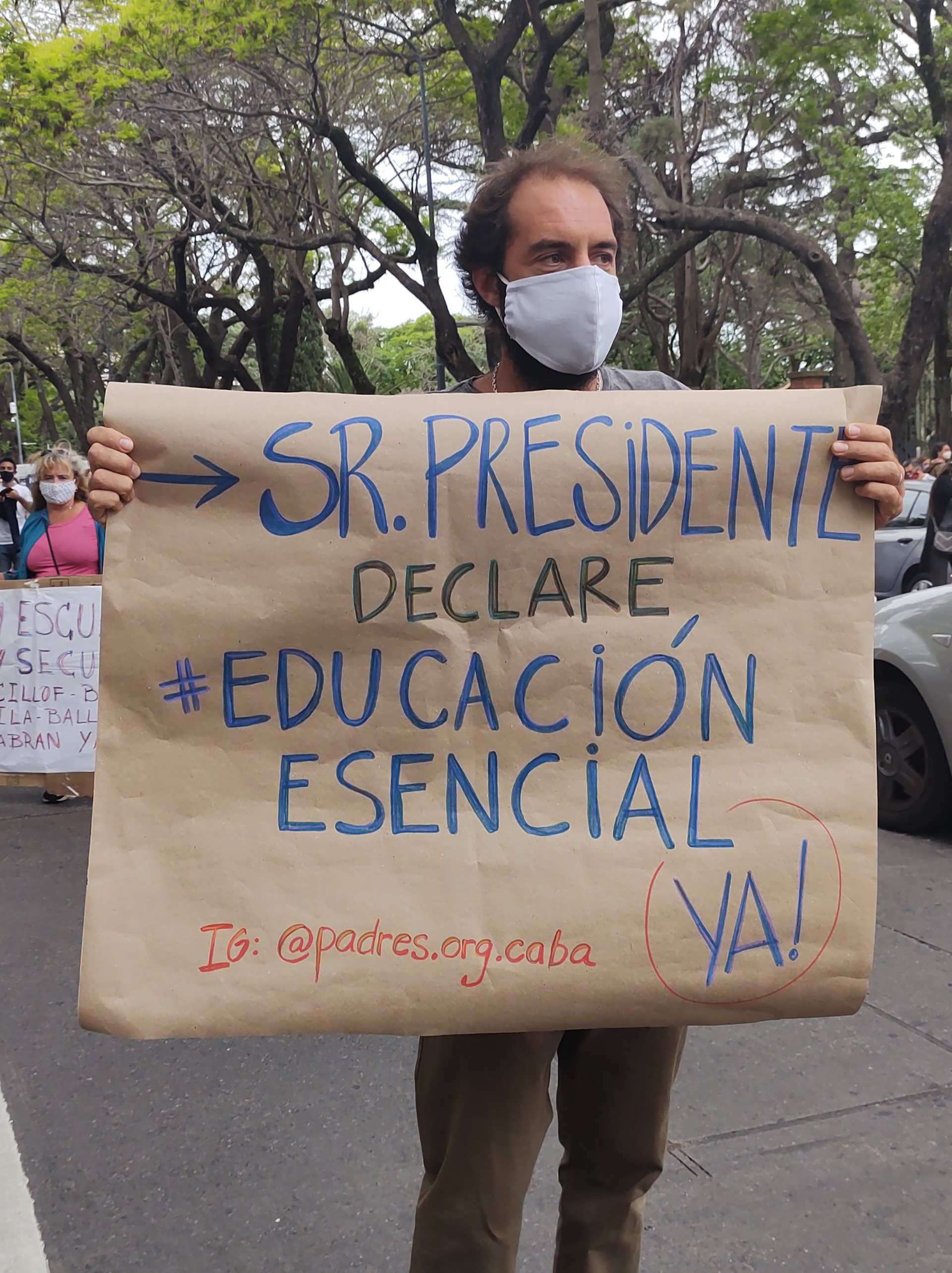 Las protestas de los padres durante el cierre por tiempo récord de las escuelas en la Argentina (Twitter)