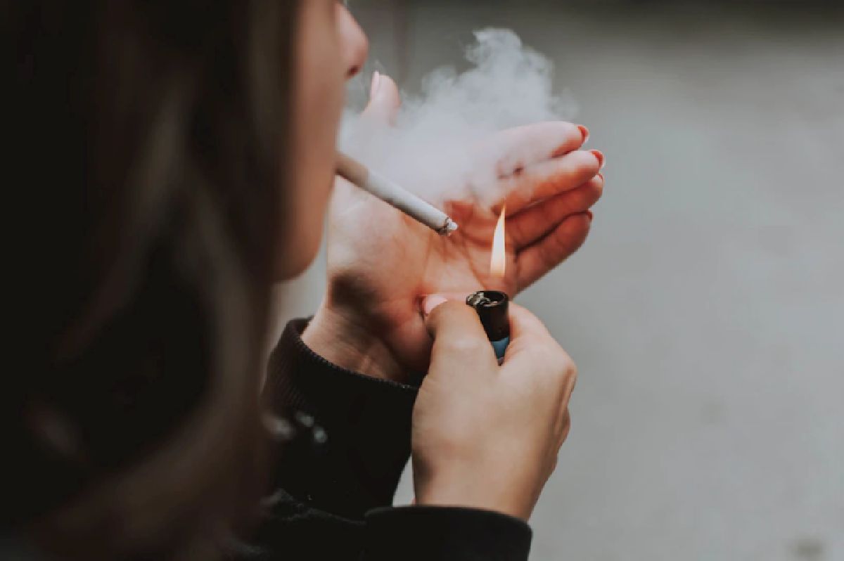 La medida sanitaria buscará disminuir el consumo de tabaco (Freepik)