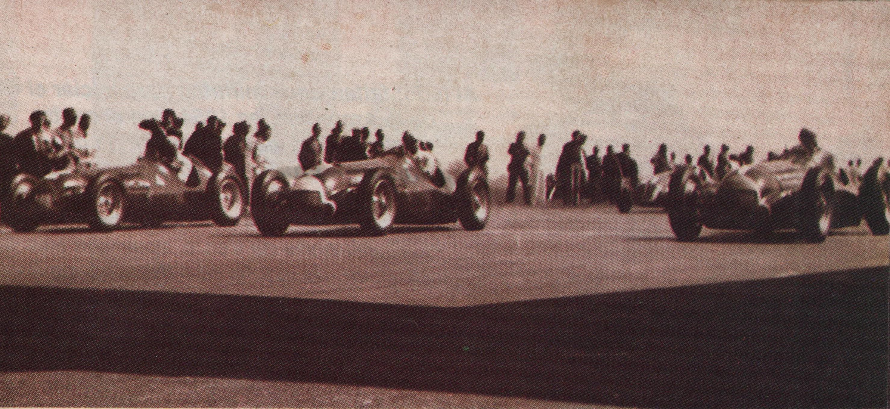 Largada en Silverstone en 1950. Trío de Alfa Romeo. De izquierda a derecha: Juan Manuel Fangio, Luigi Fagioli y Giuseppe Farina. 