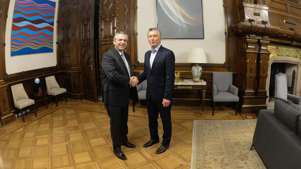 Alberto Fernández y Mauricio Macri en su primer encuentro post elecciones del 27 de octubre.