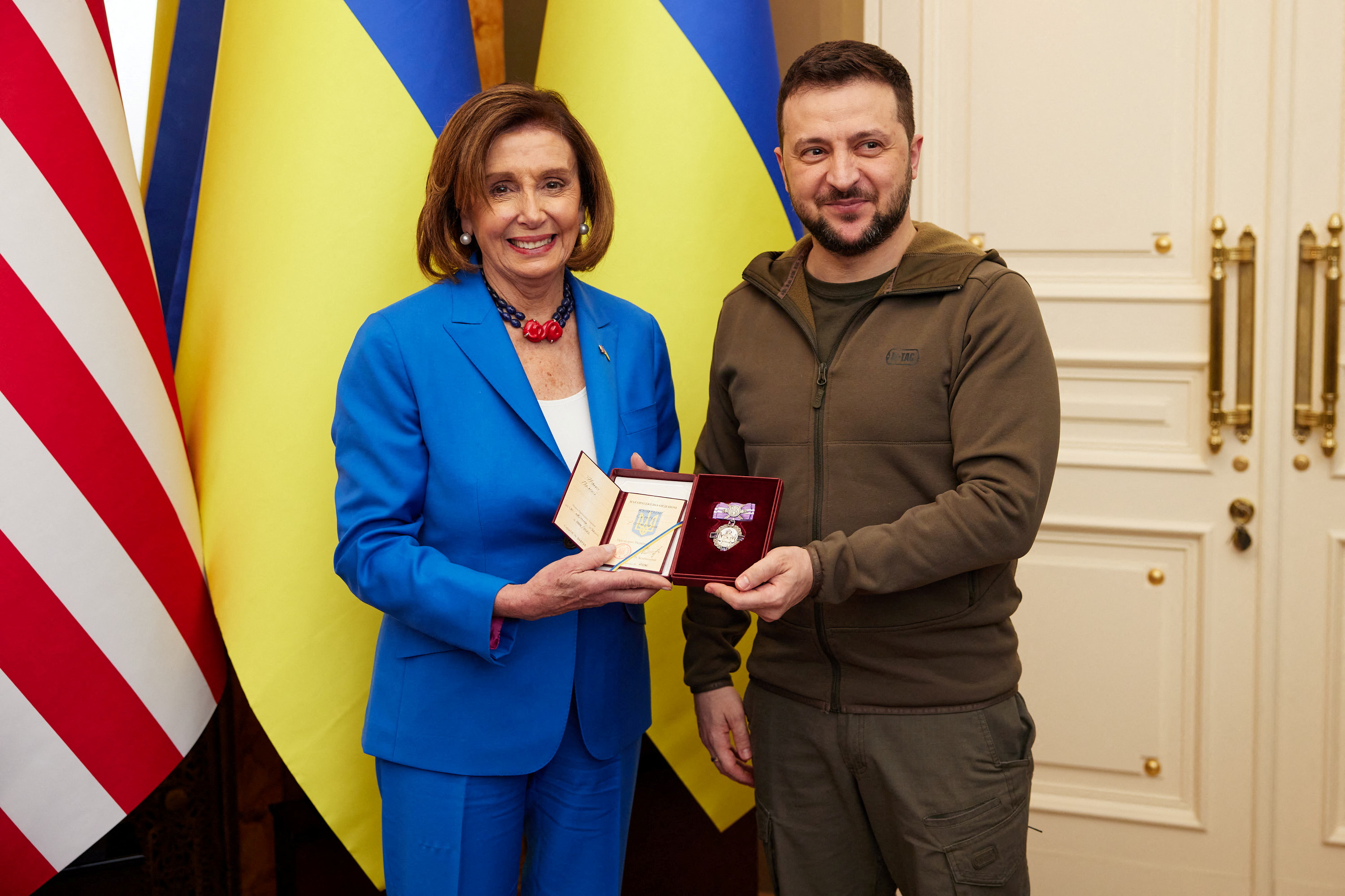 Pelosi y Zelensky en Kiev (Reuters)