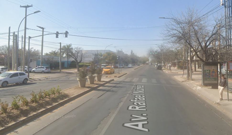 Un malabarista callejero atac&oacute; violentamente a tres polic&iacute;as con sus clavas en C&oacute;rdoba 