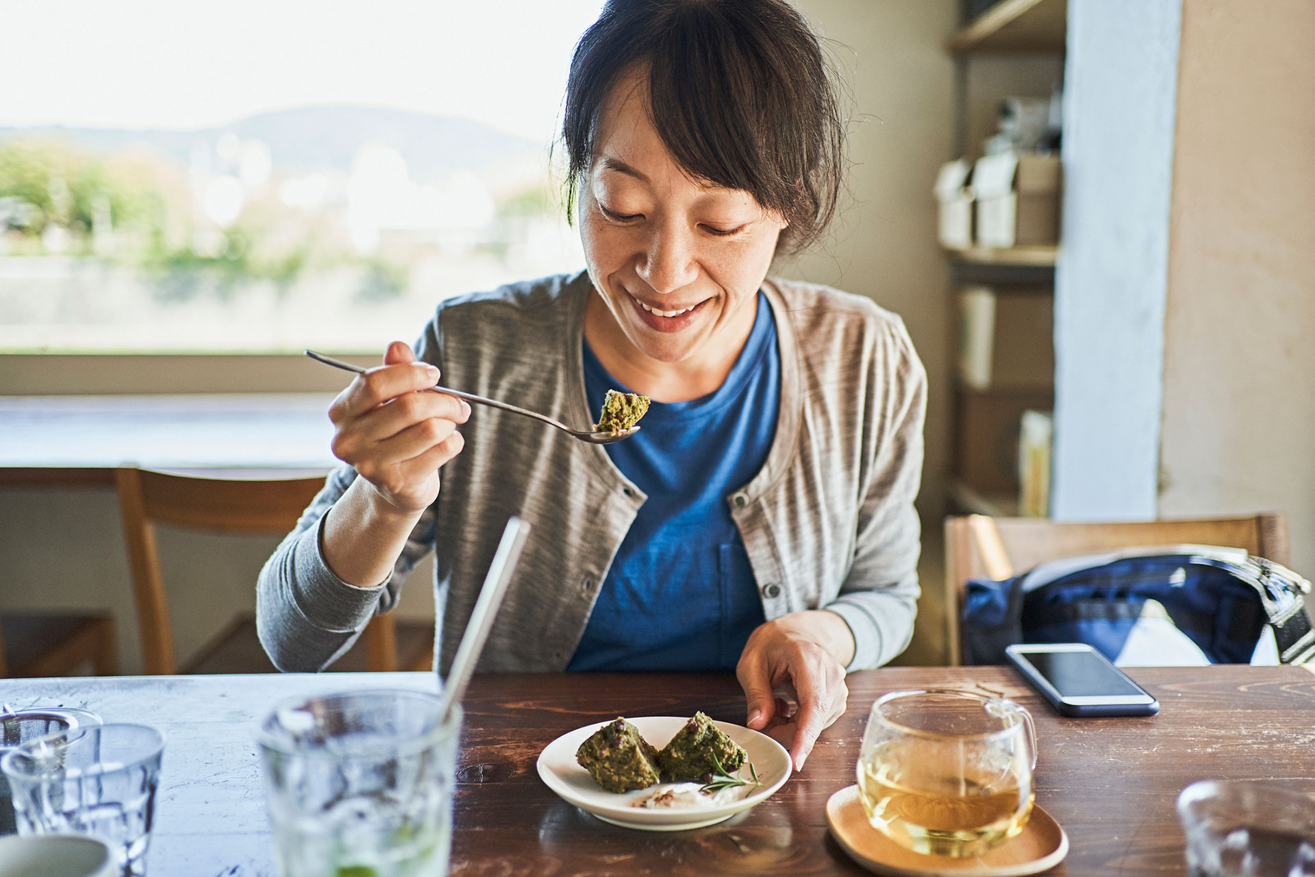 Algo tan sencillo como comer con plena consciencia para poder escuchar el aviso del estómago de que estamos saciados puede mejorar nuestra calidad de vida mucho más de lo que pensamos (Getty Images)