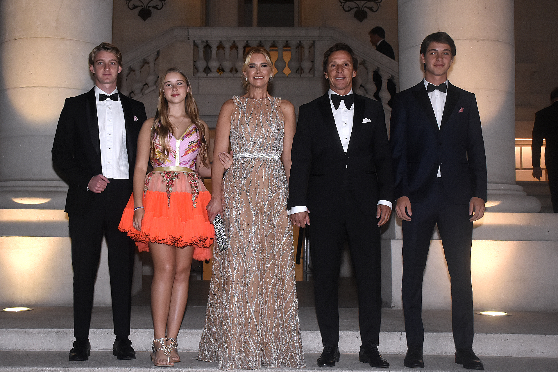 Valeria Mazza y Alejandro Gravier junto a sus hijos Balthazar, Taina y Benicio 