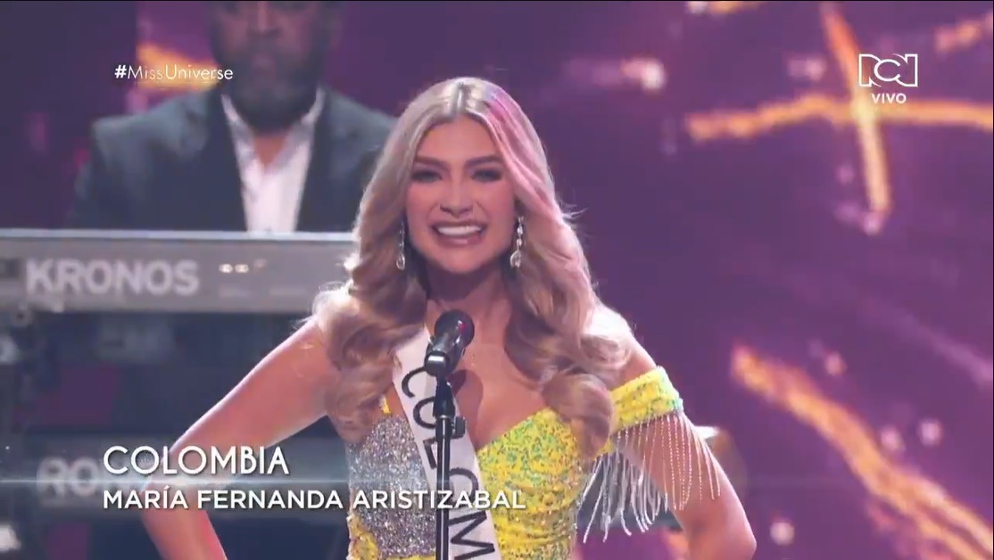 Maria Fernanda Aristizábal se presenta en la gala de coronación de Miss Universo 2022 (Transmisión RCN)