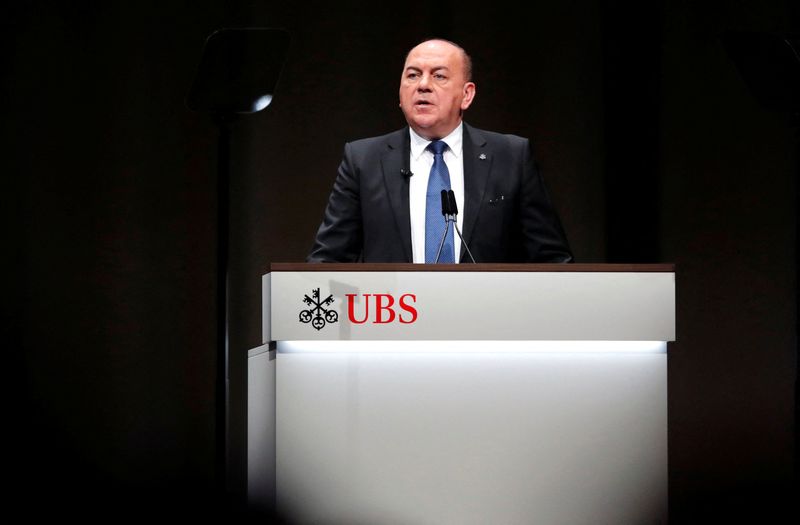 FOTO DE ARCHIVO: Axel Weber, presidente del banco suizo UBS y del IIF
REUTERS/Arnd Wiegmann