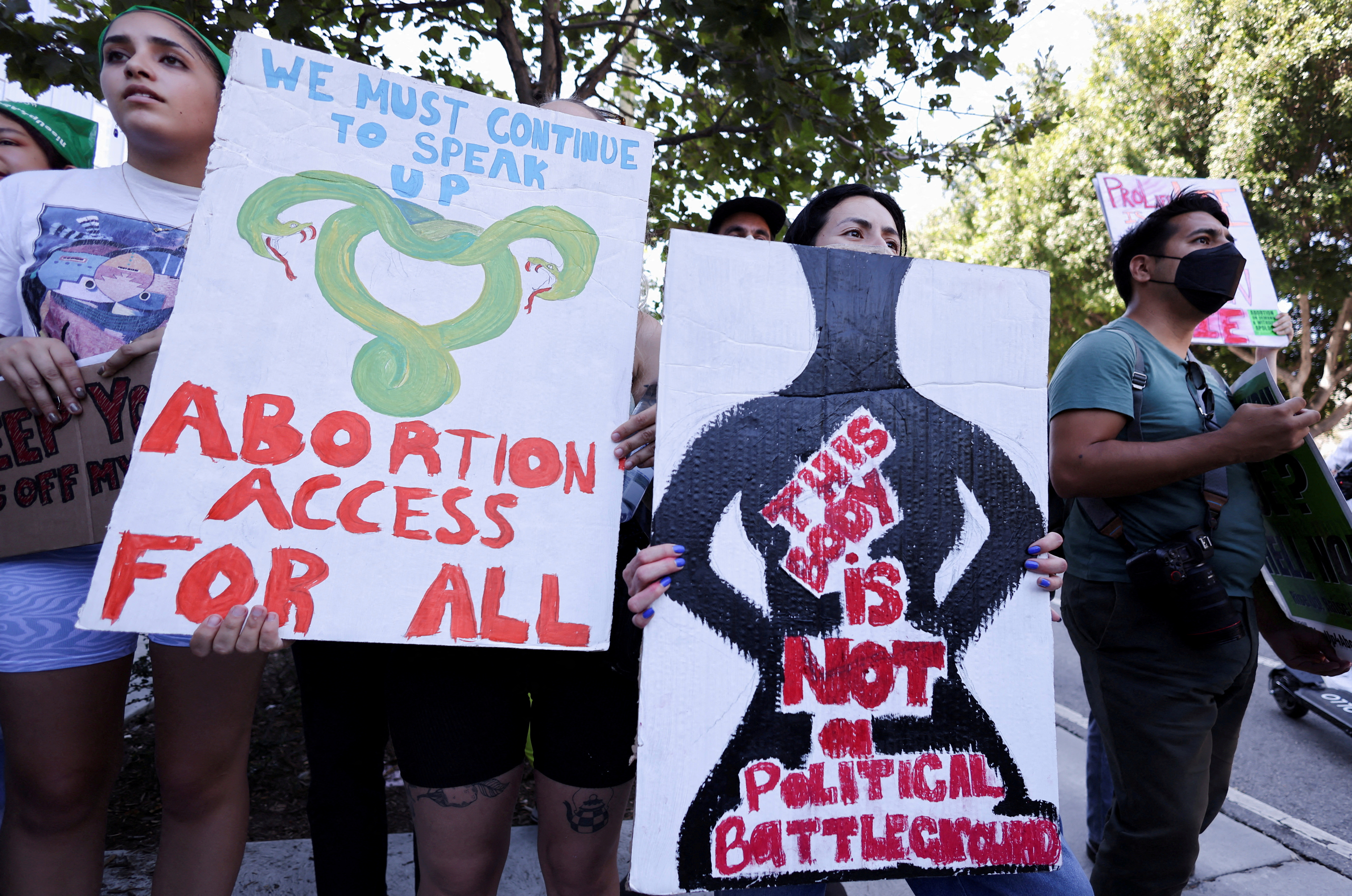 Manifestación por el derecho al aborto en Los Ángeles, California, Estados Unidos, el 27 de junio de 2022. REUTERS/Lucy Nicholson/Archivo