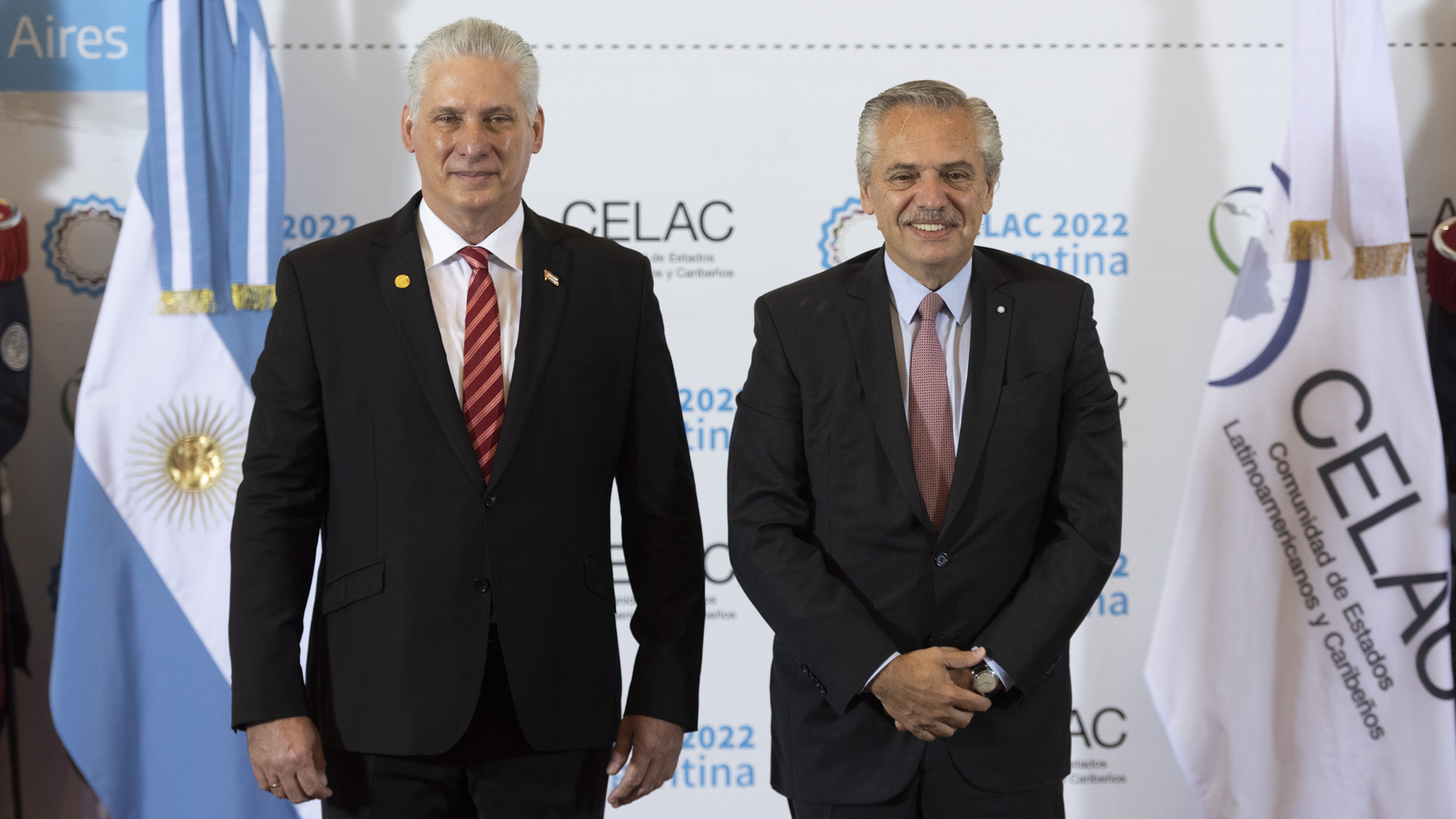 El presidente de Argentina, Alberto Fernández, junto al presidente cubano Miguel Díaz Canel