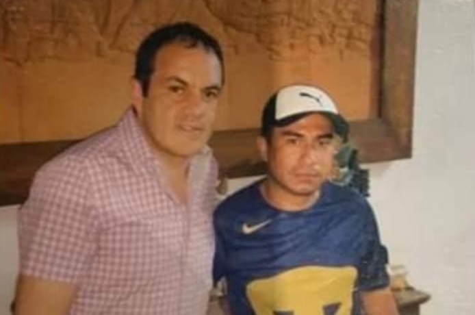 Foto en la que el gobernador Cuauhtémoc Blanco aparece con Raymundo "El Ray" Isidro Castro, miembro del CJNG (Foto: Jose Luis Merino/FB)