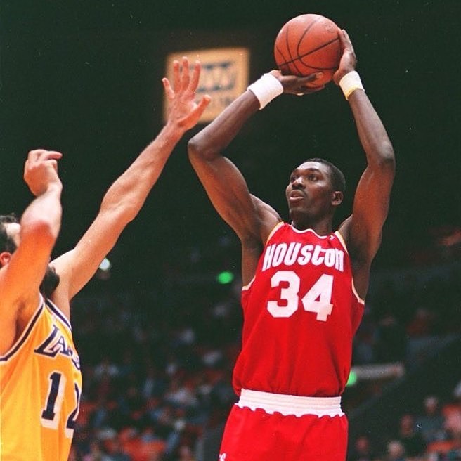 Hakeem Olajuwon, una estrella de los Houston Rockets en la NBA