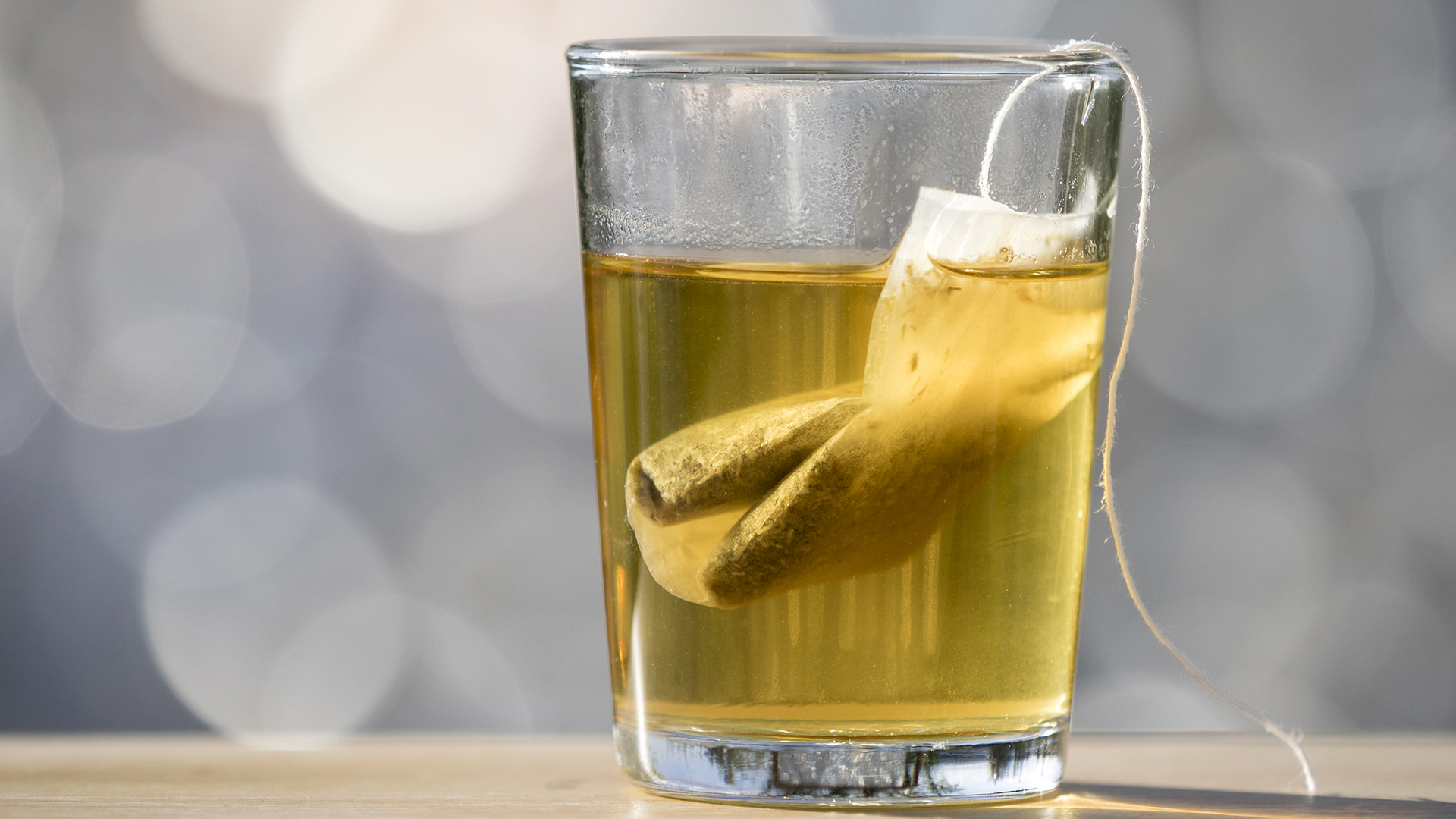 La manzanilla se considera segura cuando se utiliza en forma de té o se toma por vía oral(Getty Images)