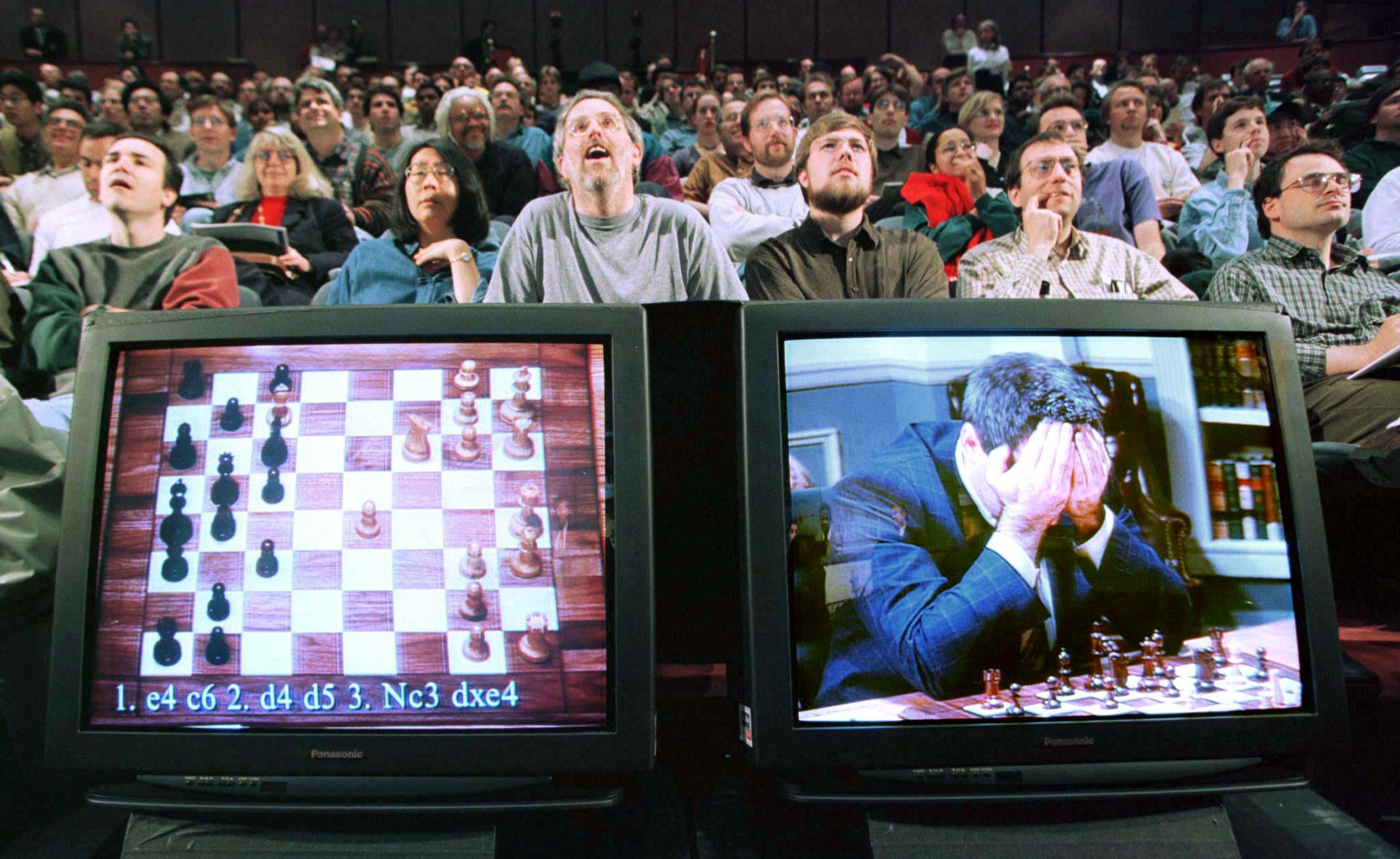 Un momento histórico: en 1997, la supercomputadora de ajedrez Deep Blue de IBM venció al campeón mundial Garry Kasparov, marcando un hito en la historia de AI