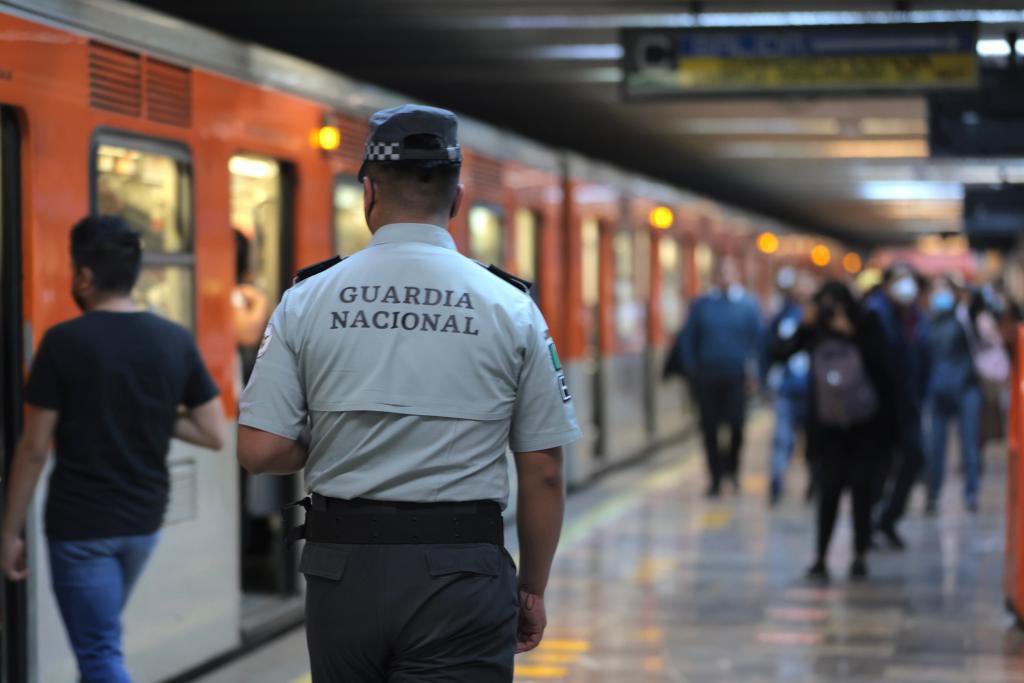 El Metro calificó como "legal" la presencia de la GN en sus instalaciones (Foto: Twitter@Claudiashein)