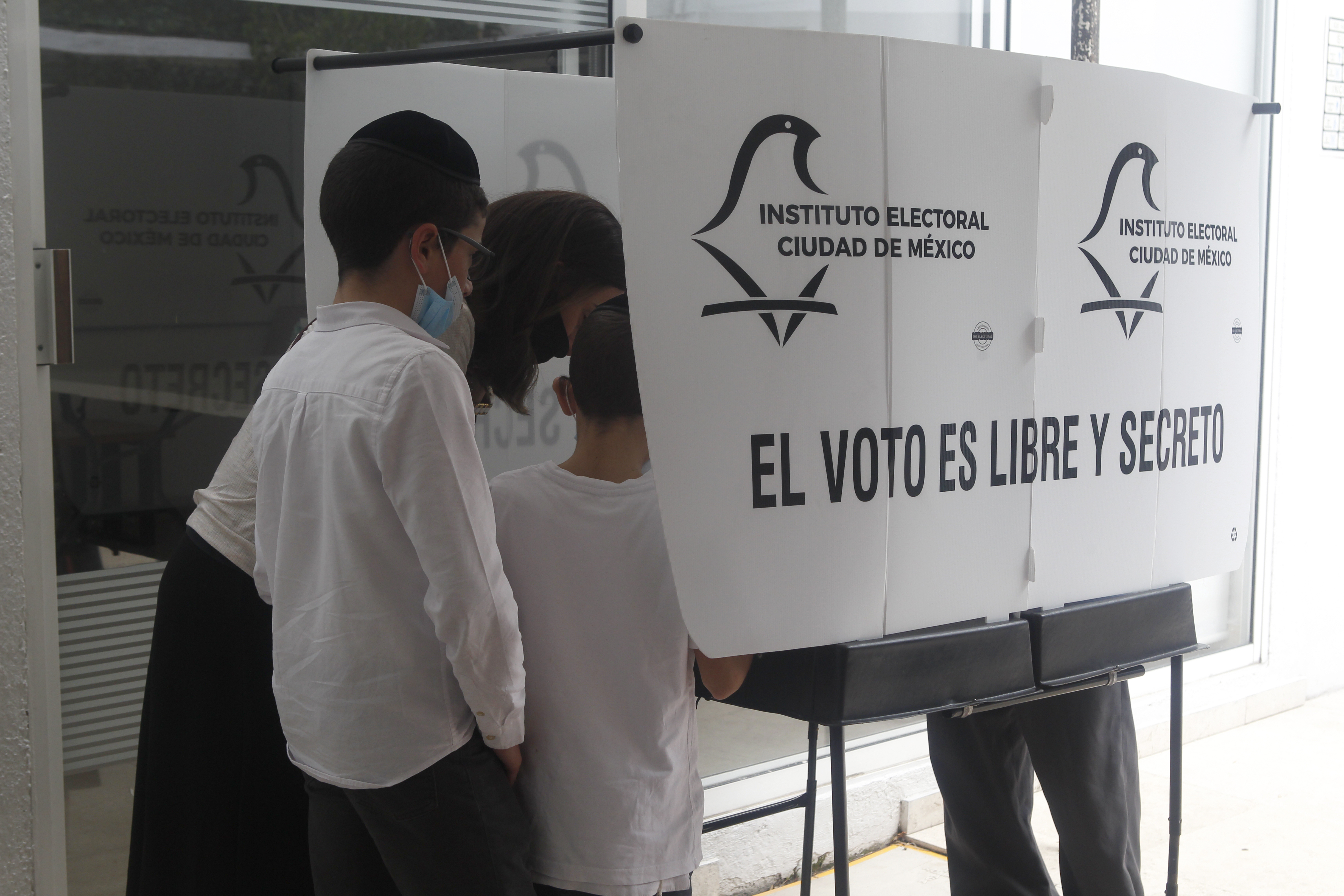 Cada año el INE apoya a los organismos locales en la organización de elecciones locales.
Foto Karina Hernández / Infobae