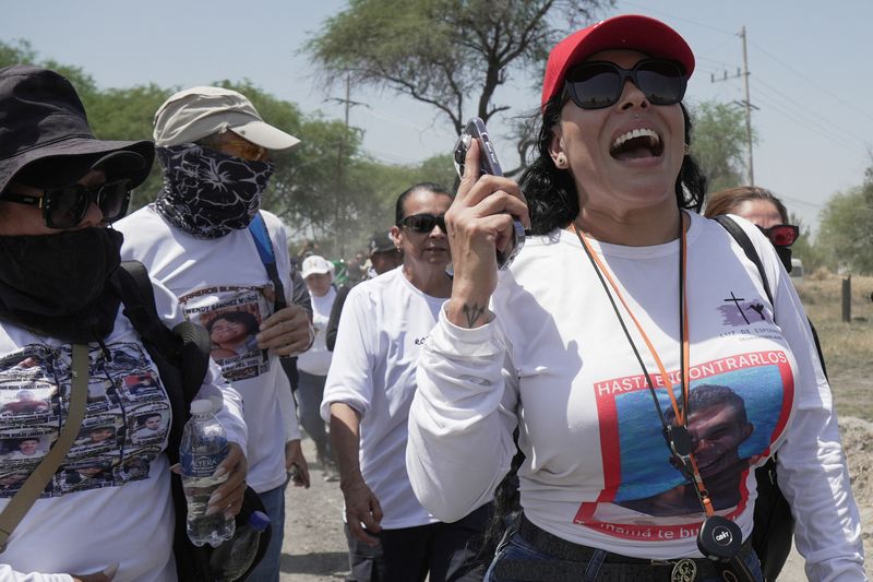 Entre “circo” y abandono: las quejas de las Madres Buscadoras contra la FGR  tras visita al rancho Izaguirre - Infobae