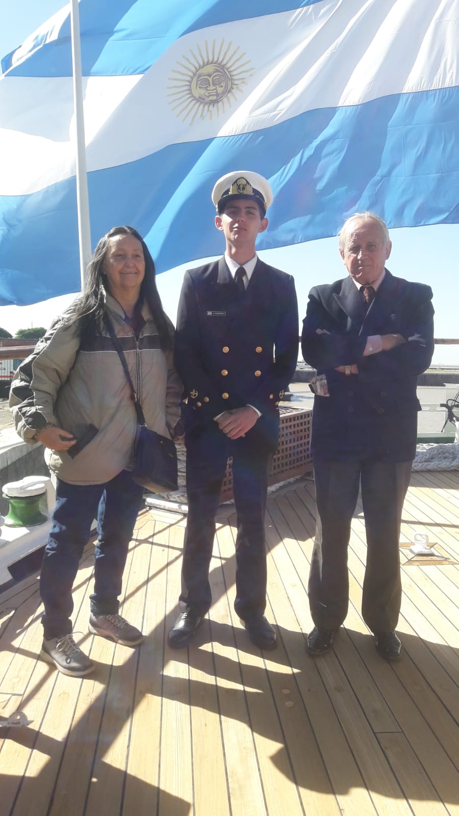 Juan Carlos Pedemonte and his wife Martha surround their son Hernán, midshipman of the Fraga ARA Libertad, as he sets sail on April 30, 2022