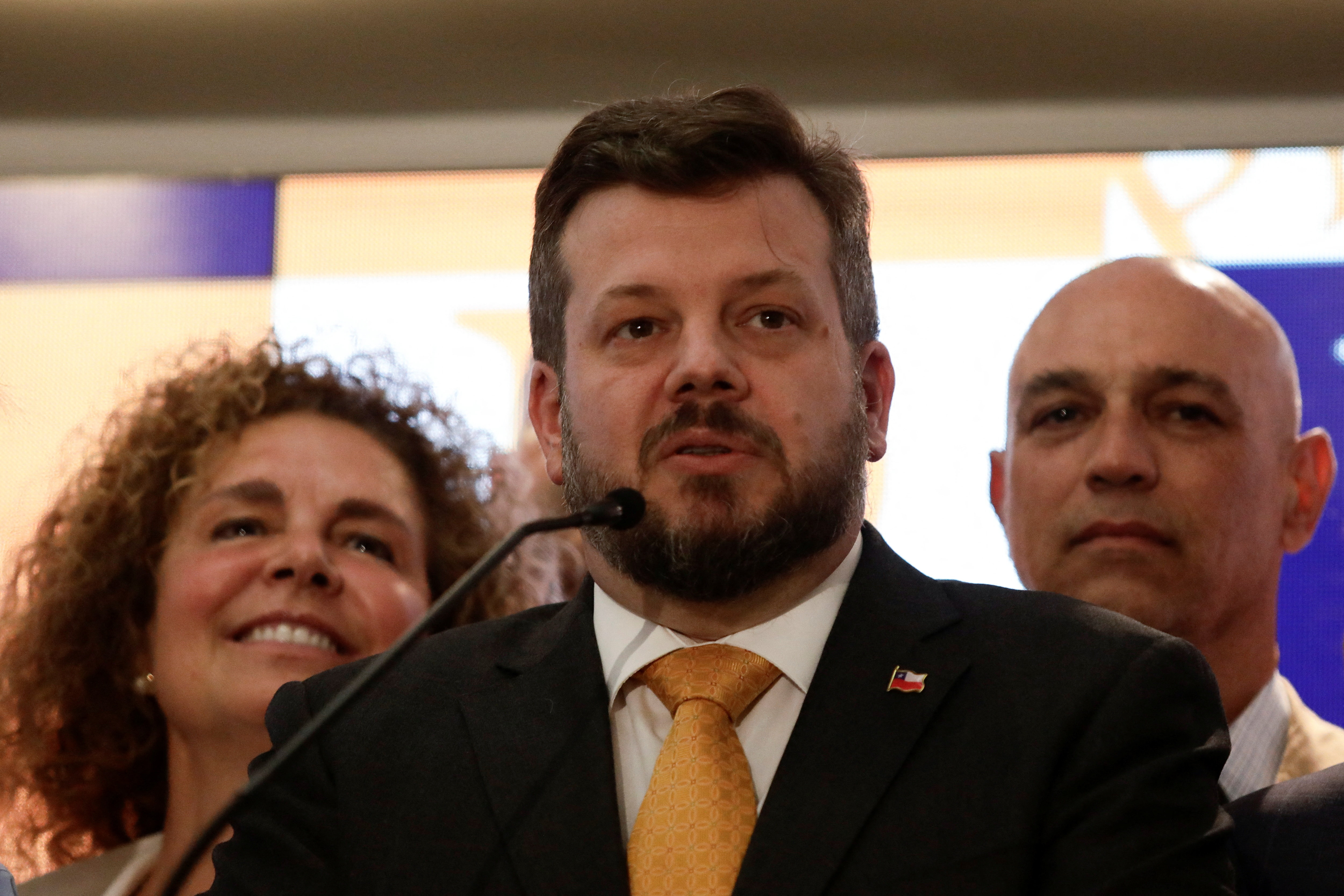 Video: iba rápido, chocó contra un auto y atropelló a un cartonero