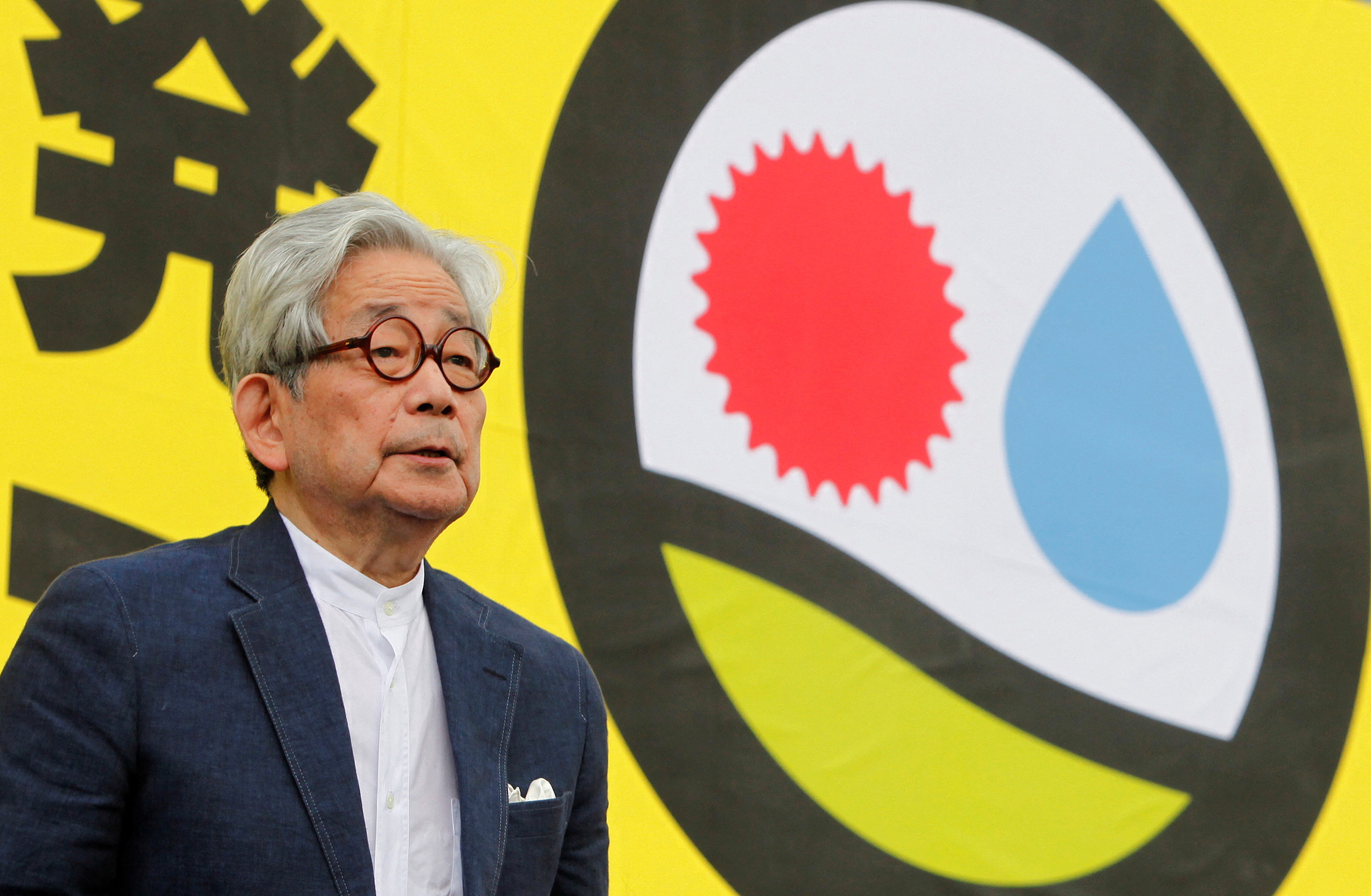 Kenzaburo Oe en un encuentro antinuclear en 2011. (REUTERS/Yuriko Nakao/File Photo)