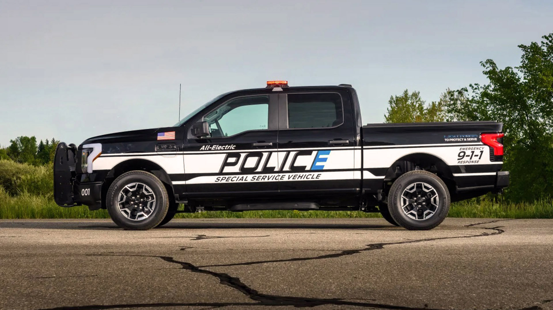 The imposing profile of the F-150 Pro SSV, a vital part of the action of a police squad