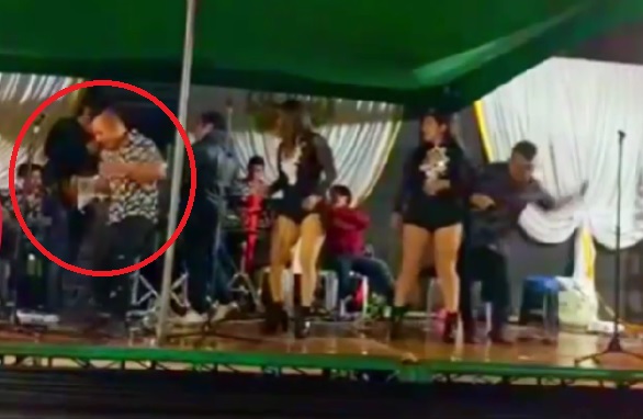 Arequipa: cantante de cumbia casi muere electrocutado en pleno concierto en  vivo - Infobae